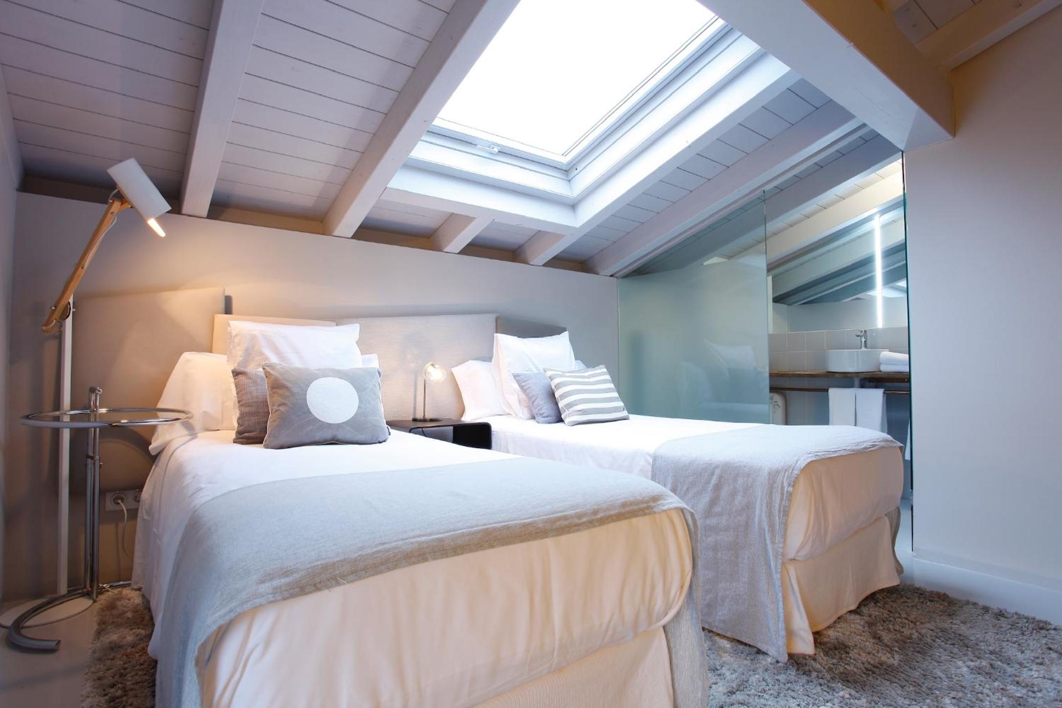 Double or Twin Room - Photo 2
