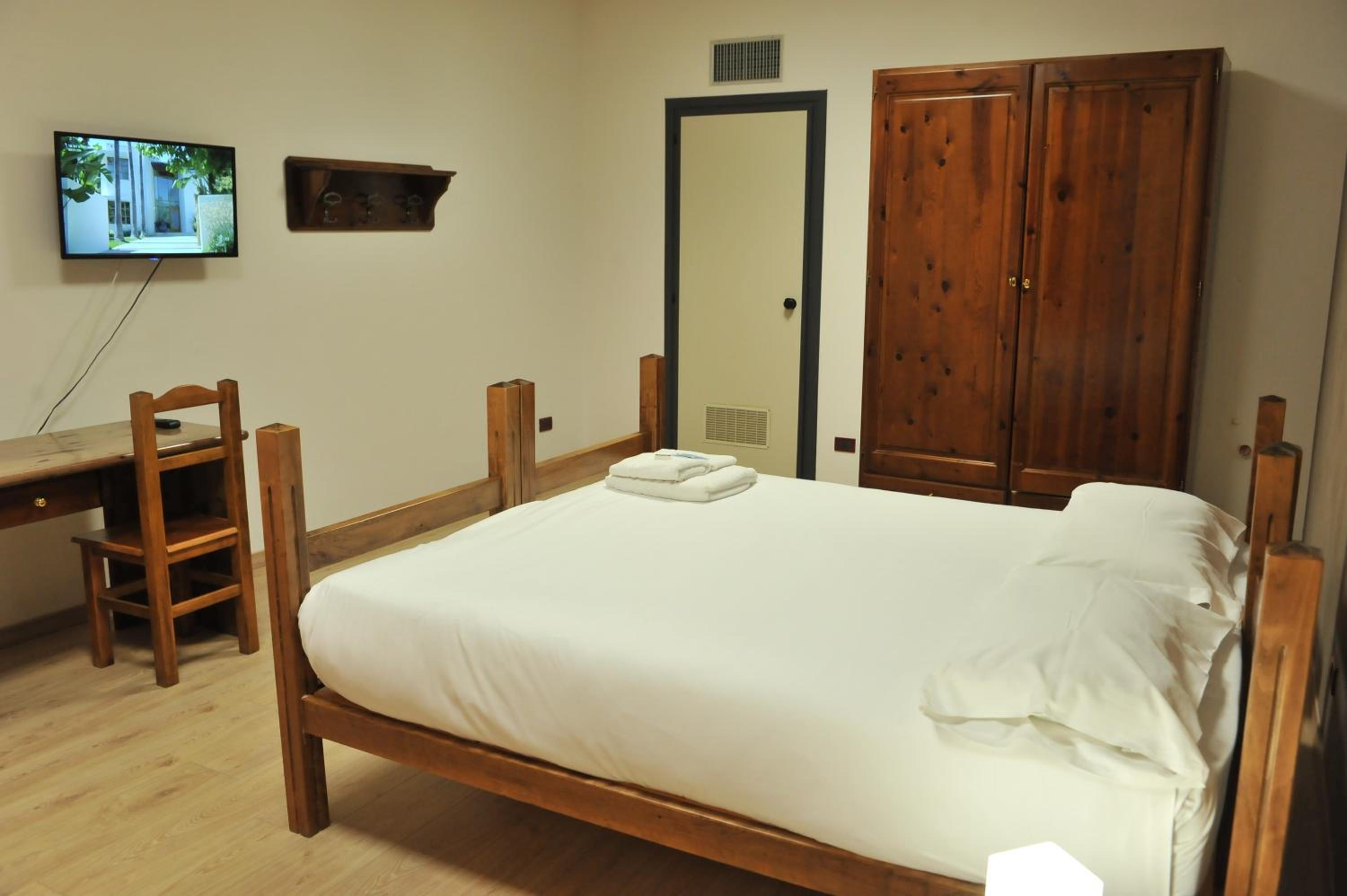Standard Double Room photo 2