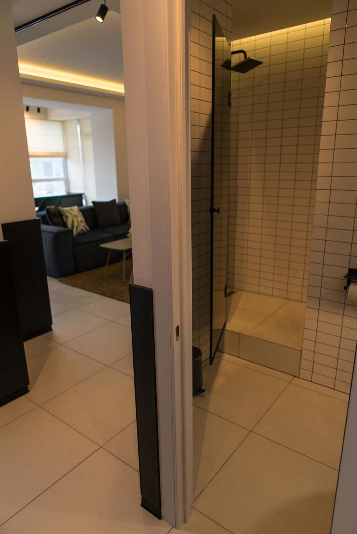 Two-Bedroom Apartment with Balcony photo 2