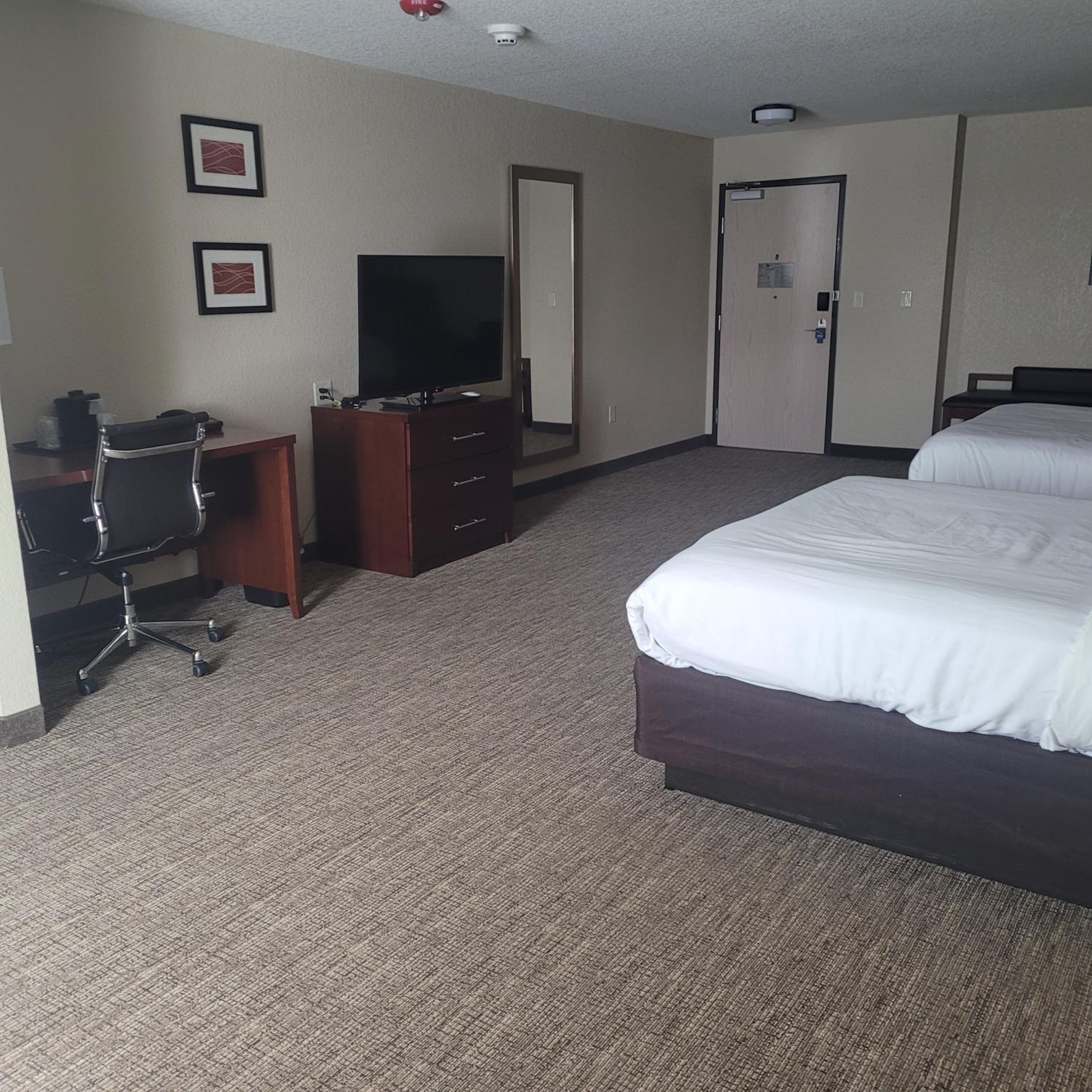Queen Room with Two Queen Beds - Accessible/Non-Smoking  photo 3