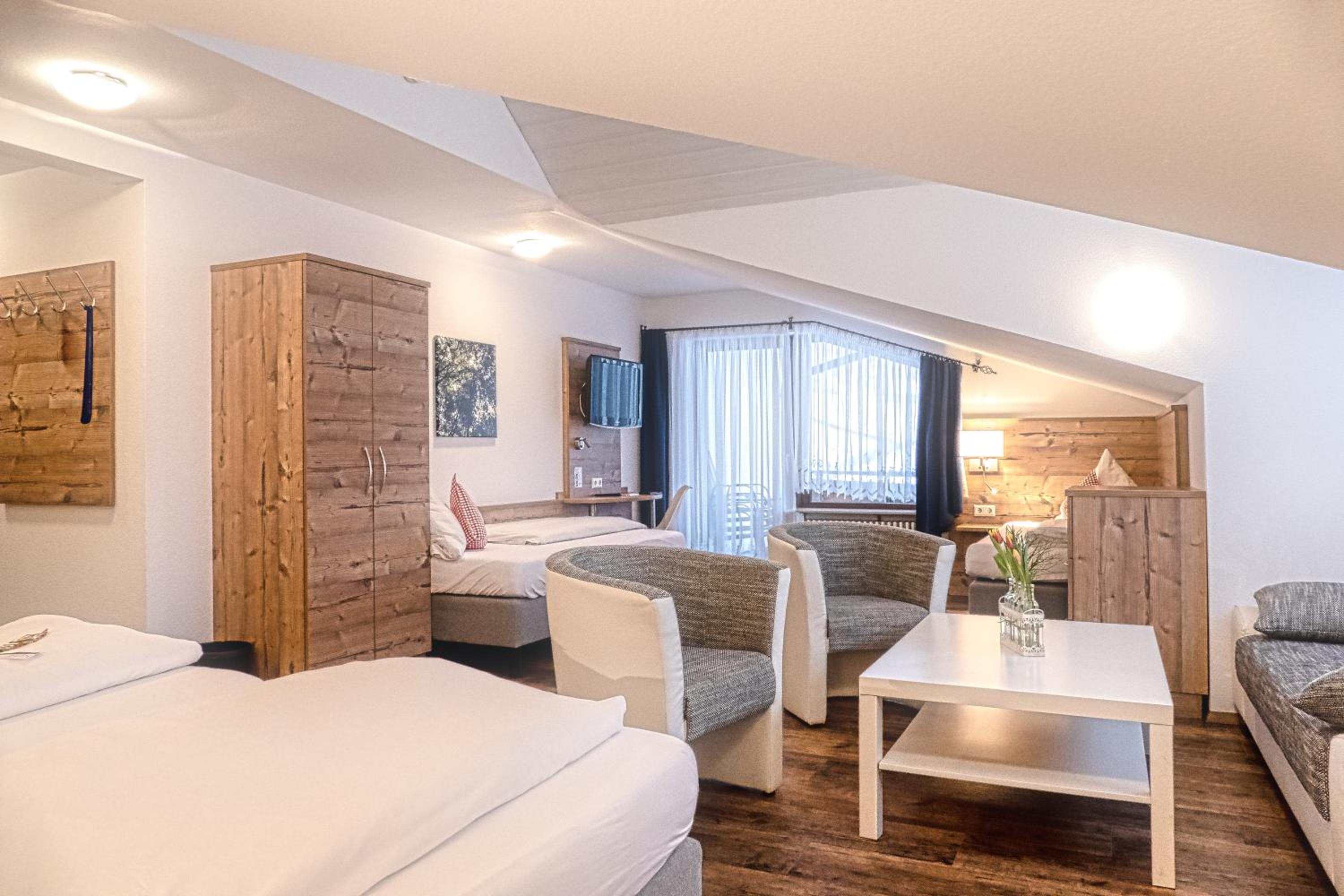 Classic Quadruple Room photo 3