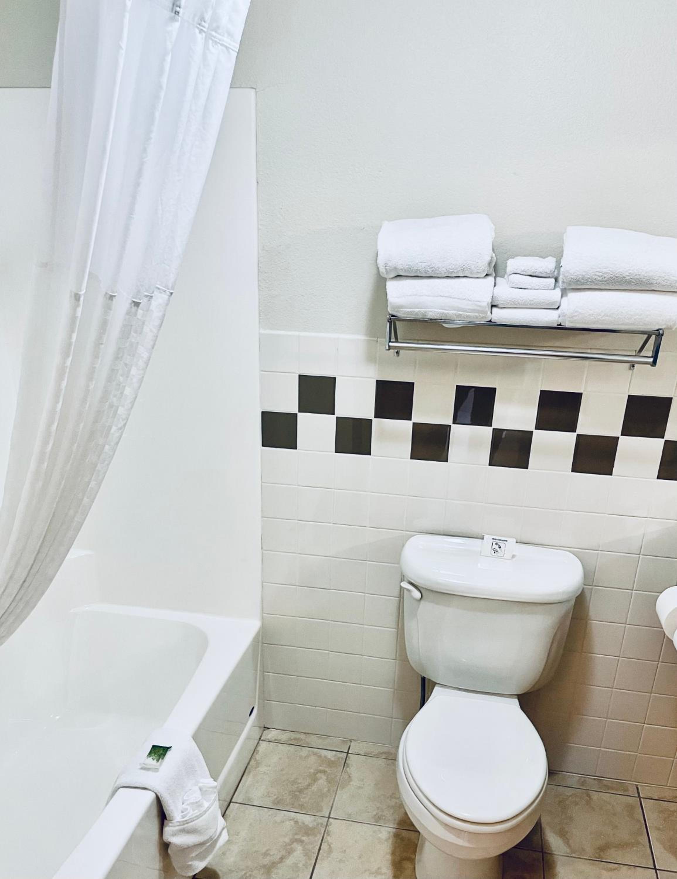 Deluxe King Room - Non-Smoking photo 3
