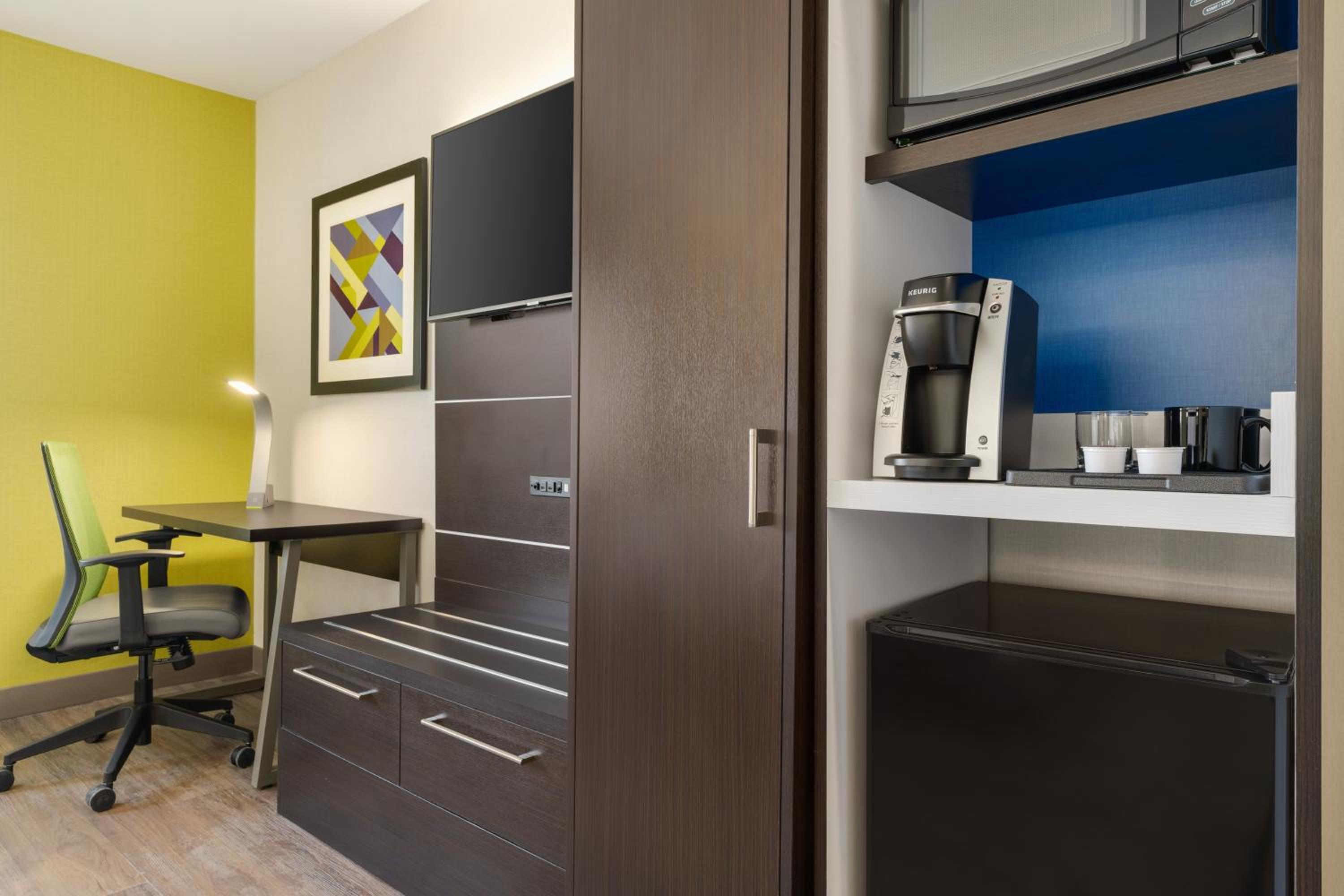Standard King Room - Photo 4