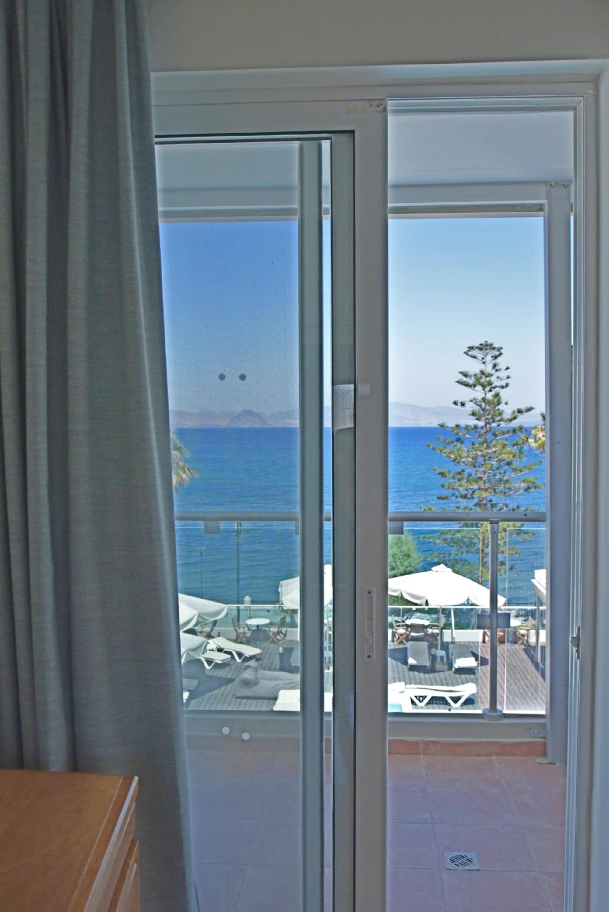 One-Bedroom Apartment with Sea View (3 Adults) photo 3