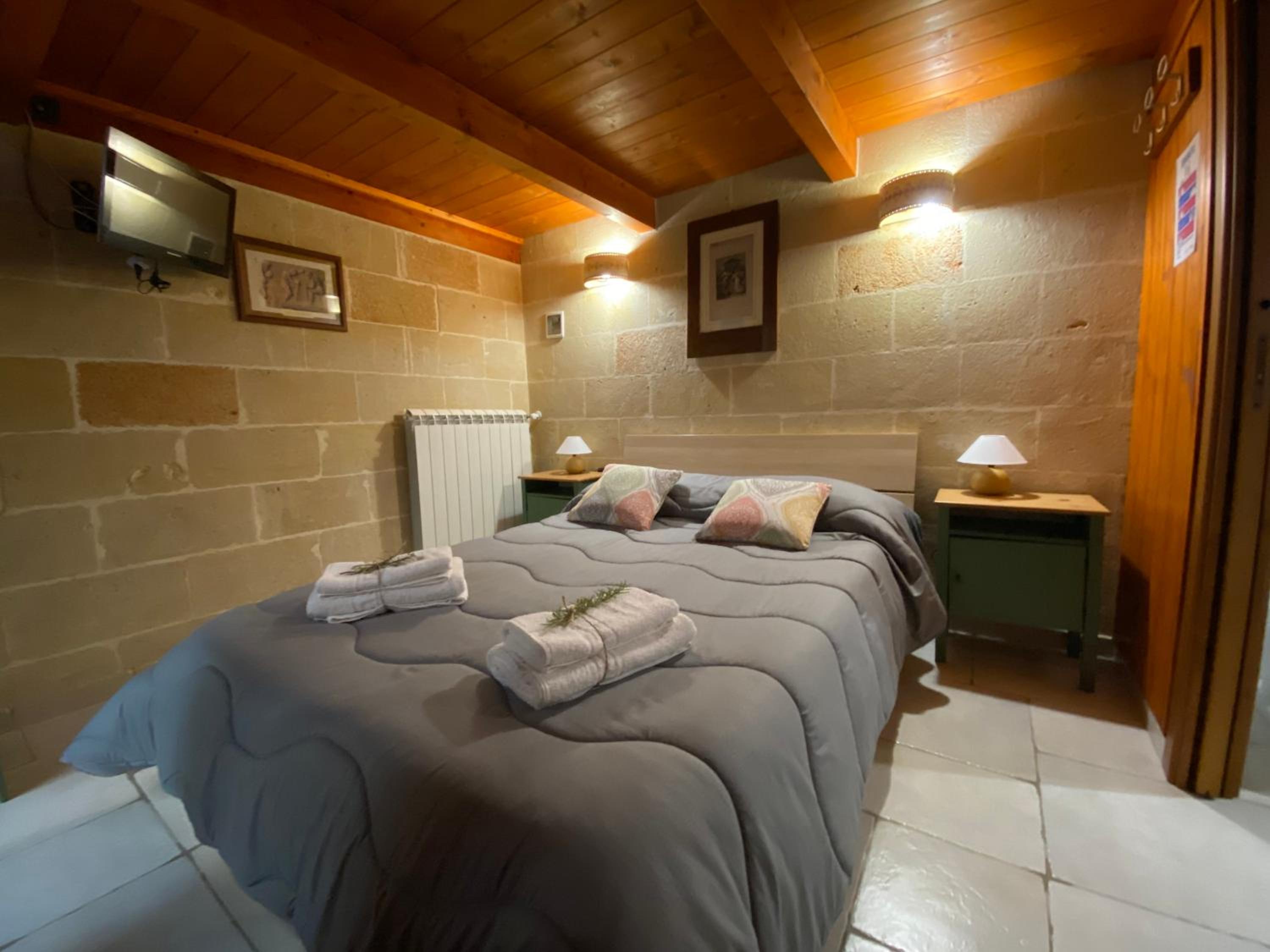 Double Room with Private Bathroom - Photo 1