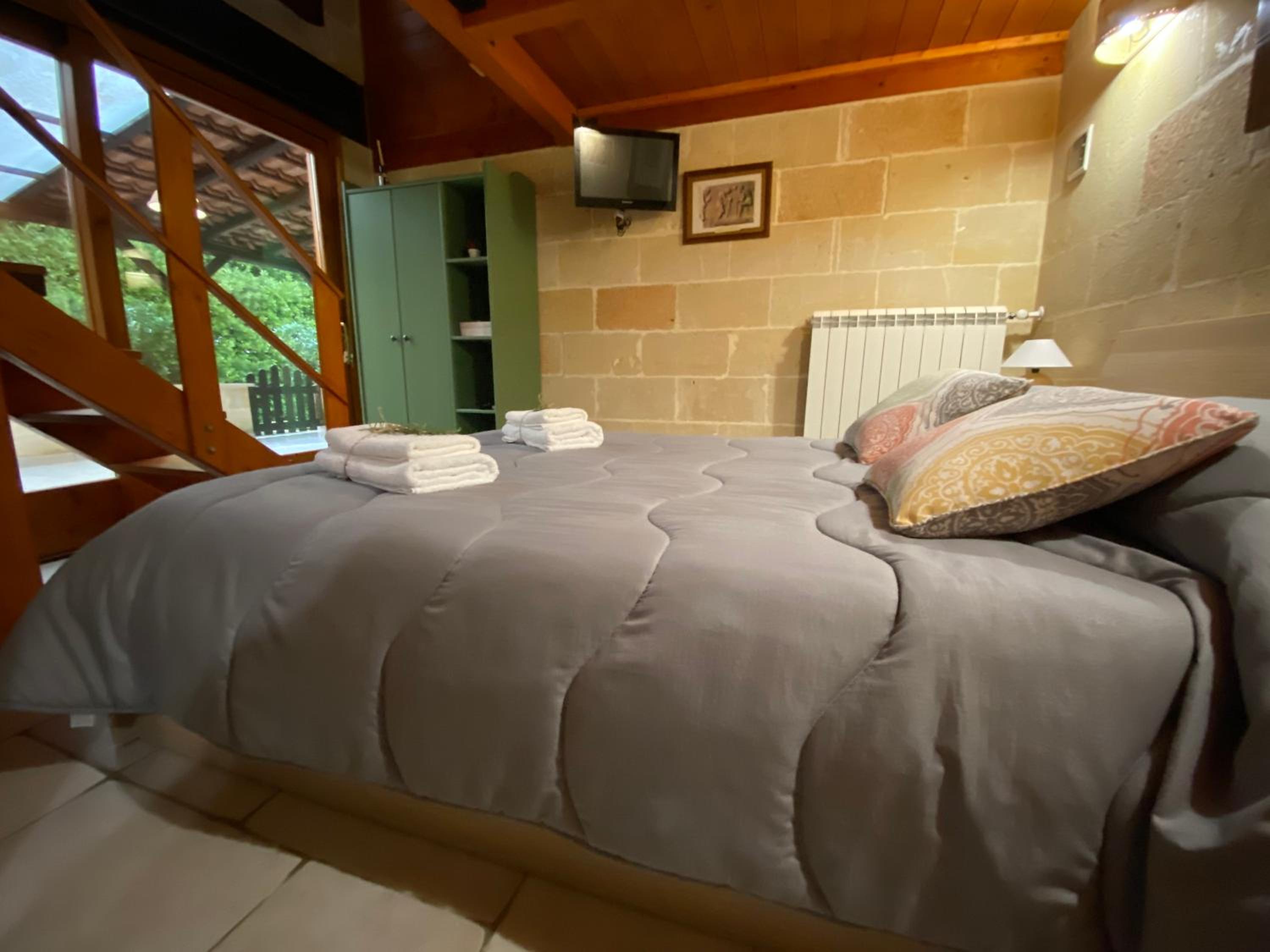 Double Room with Private Bathroom - Photo 11