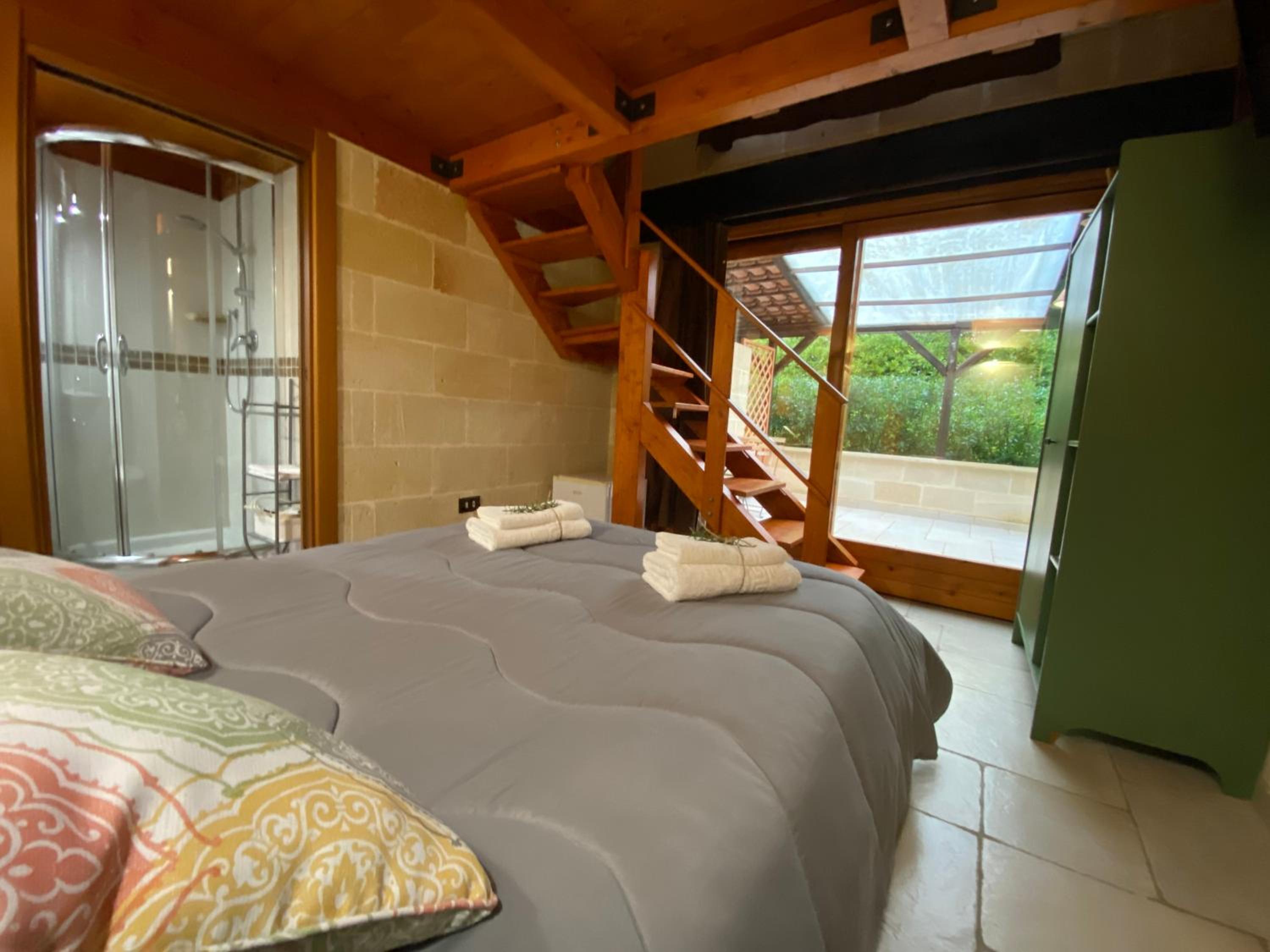 Double Room with Private Bathroom - Photo 9