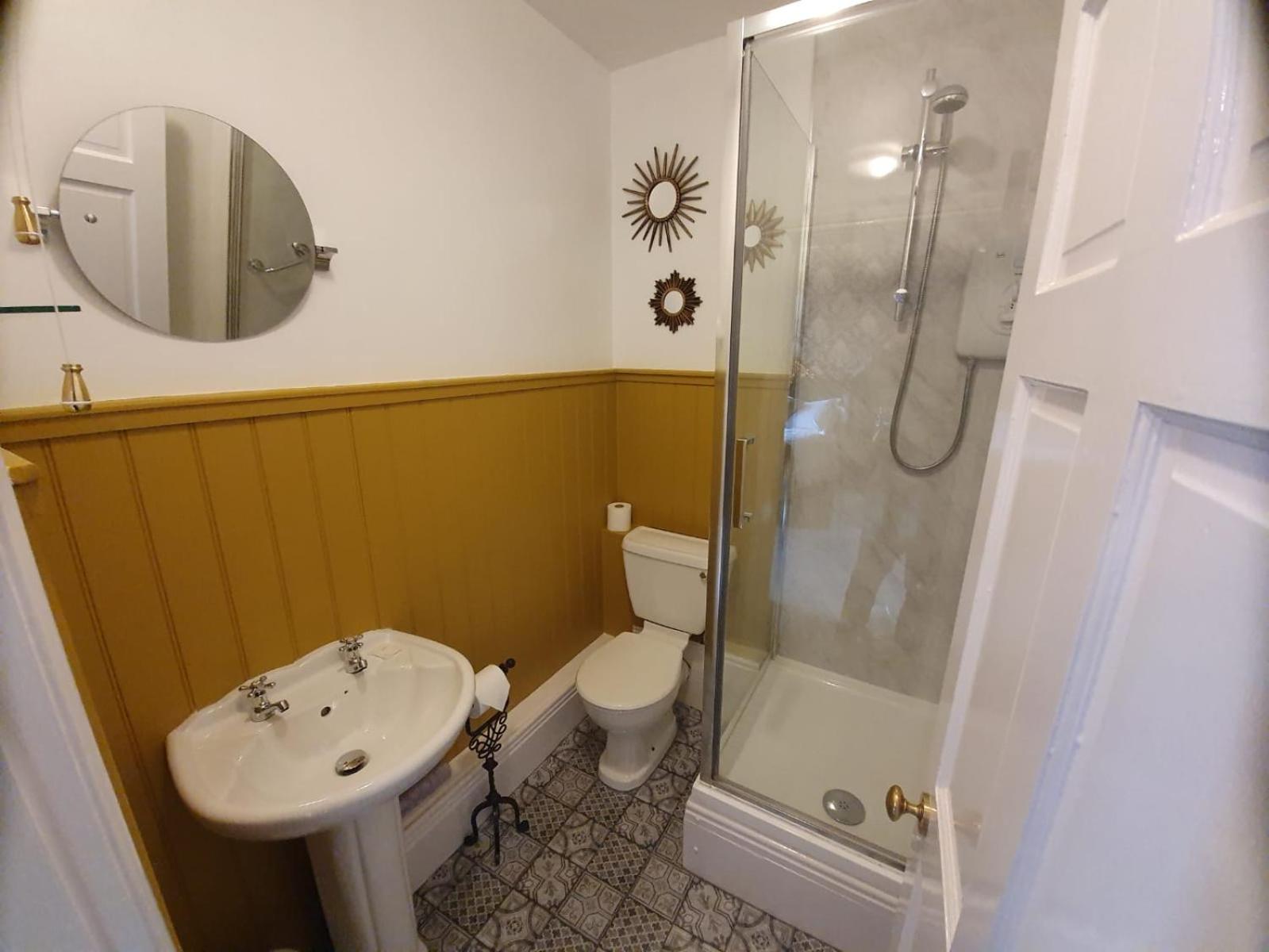 Deluxe Double Room with Shower photo 3