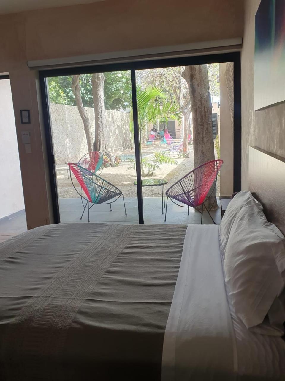 Queen Suite with Pool View - Photo 25