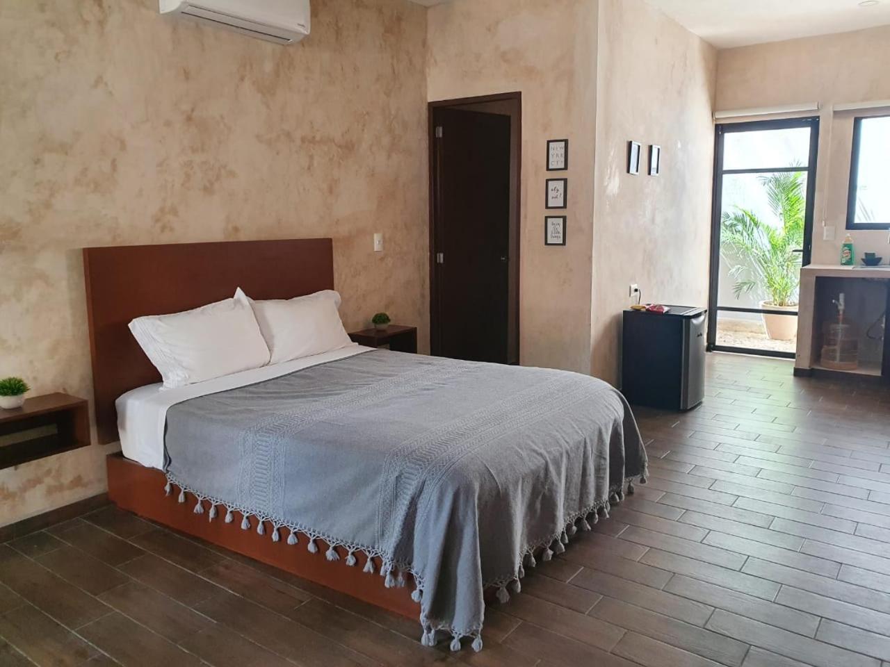 Queen Suite with Pool View - Photo 23