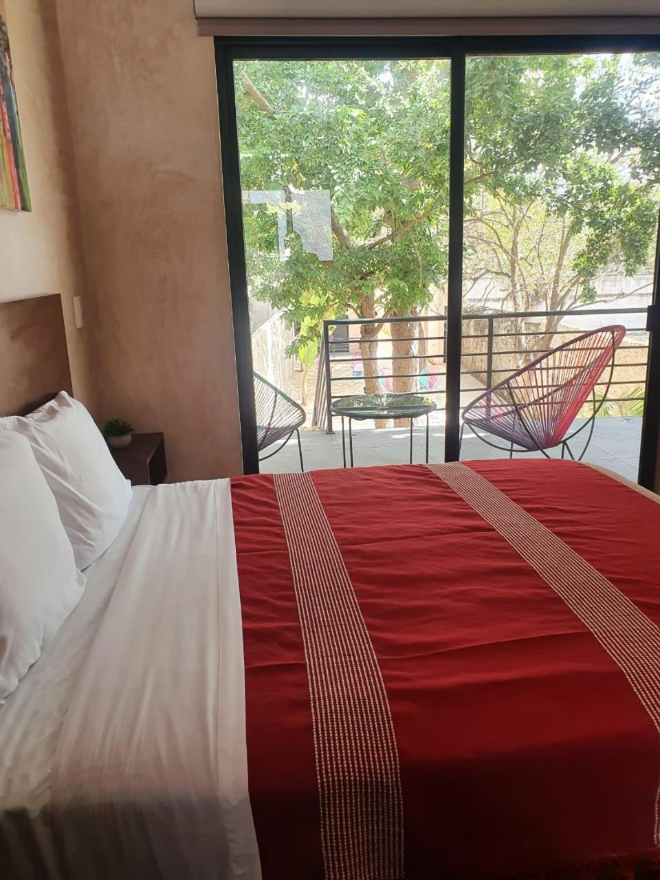 Queen Suite with Pool View - Photo 14