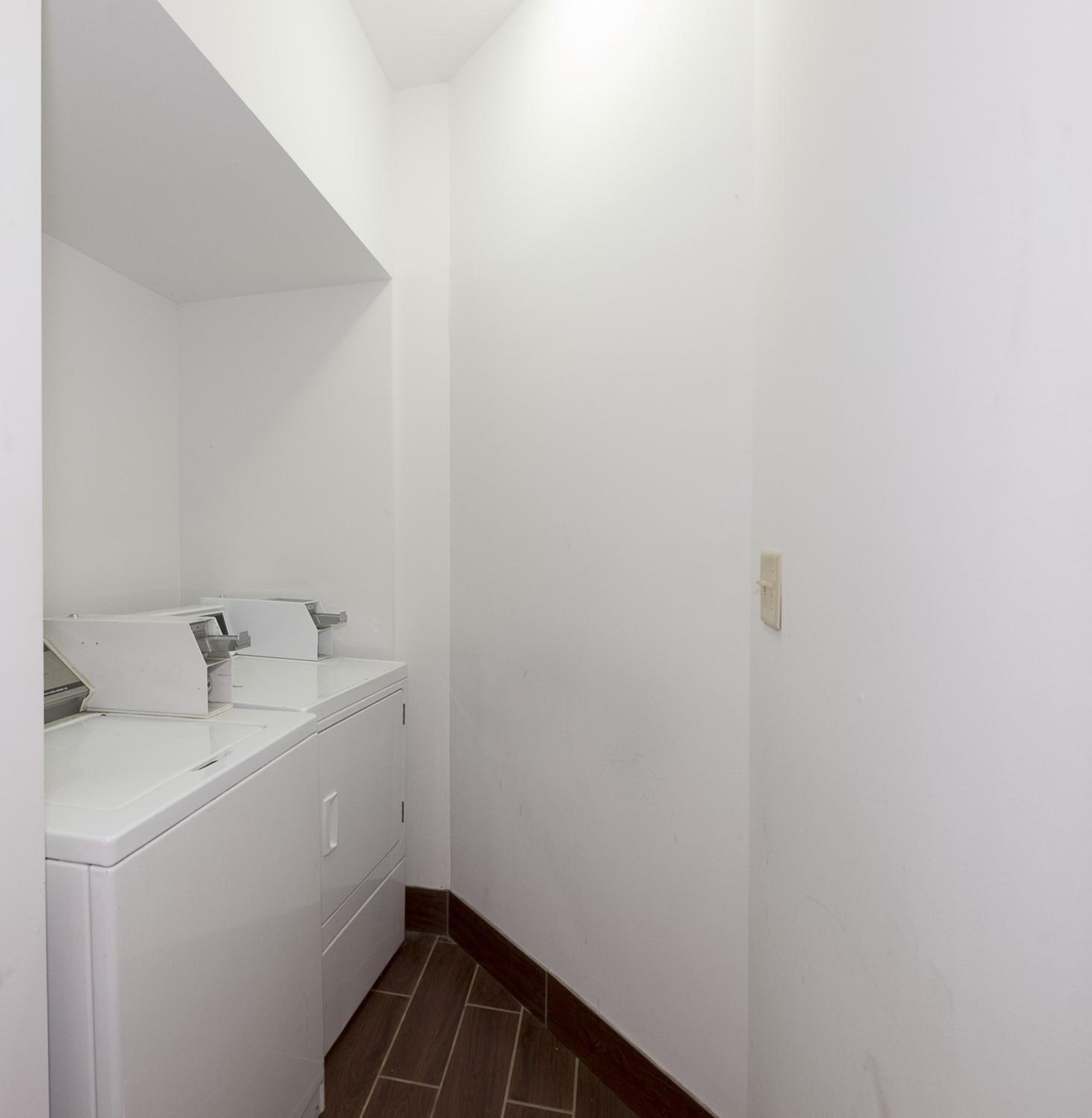 Superior King Room Disability Access Non-Smoking photo 2