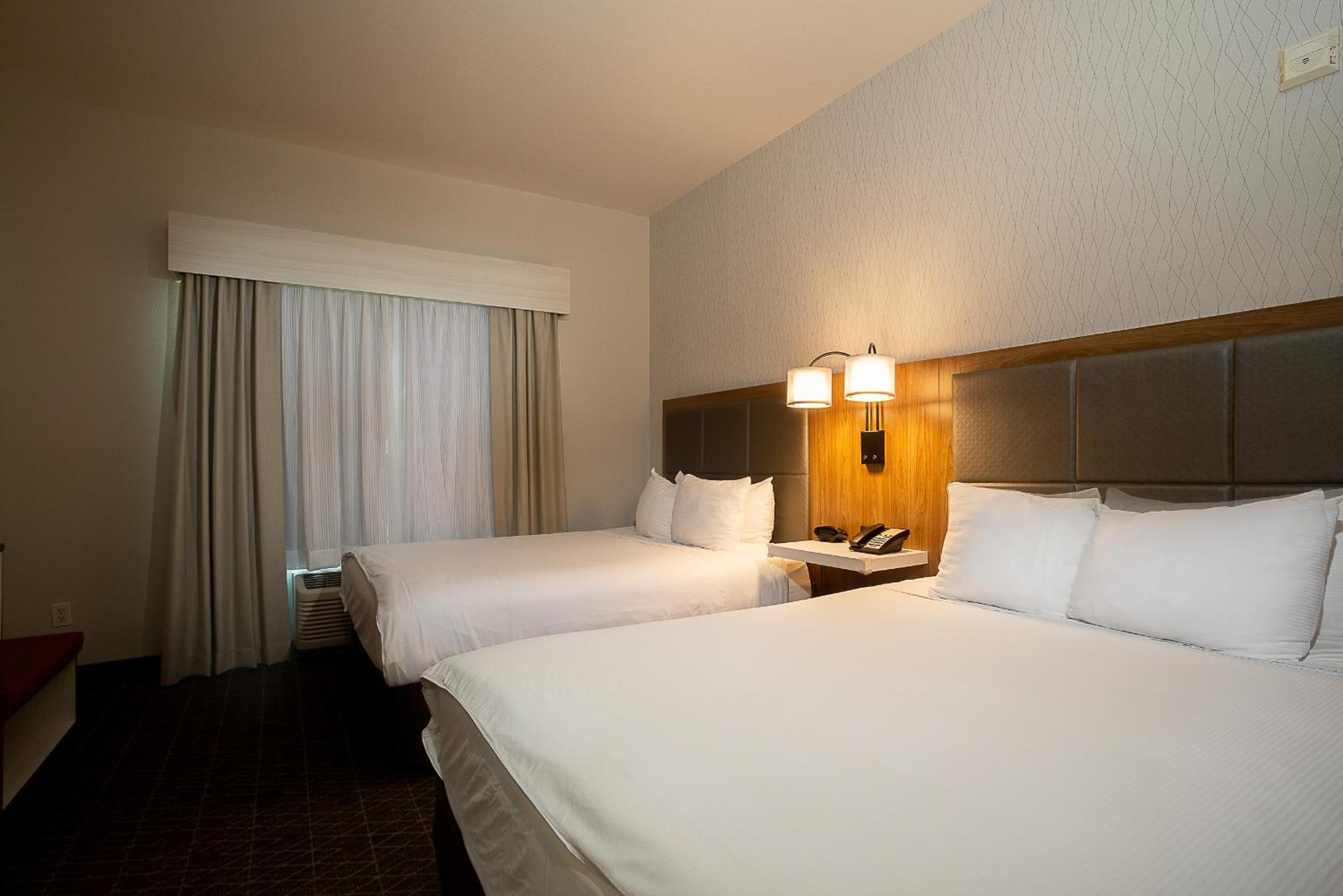 Executive Queen Suite with Two Queen Beds - Disability Access - Non-Smoking - Photo 3