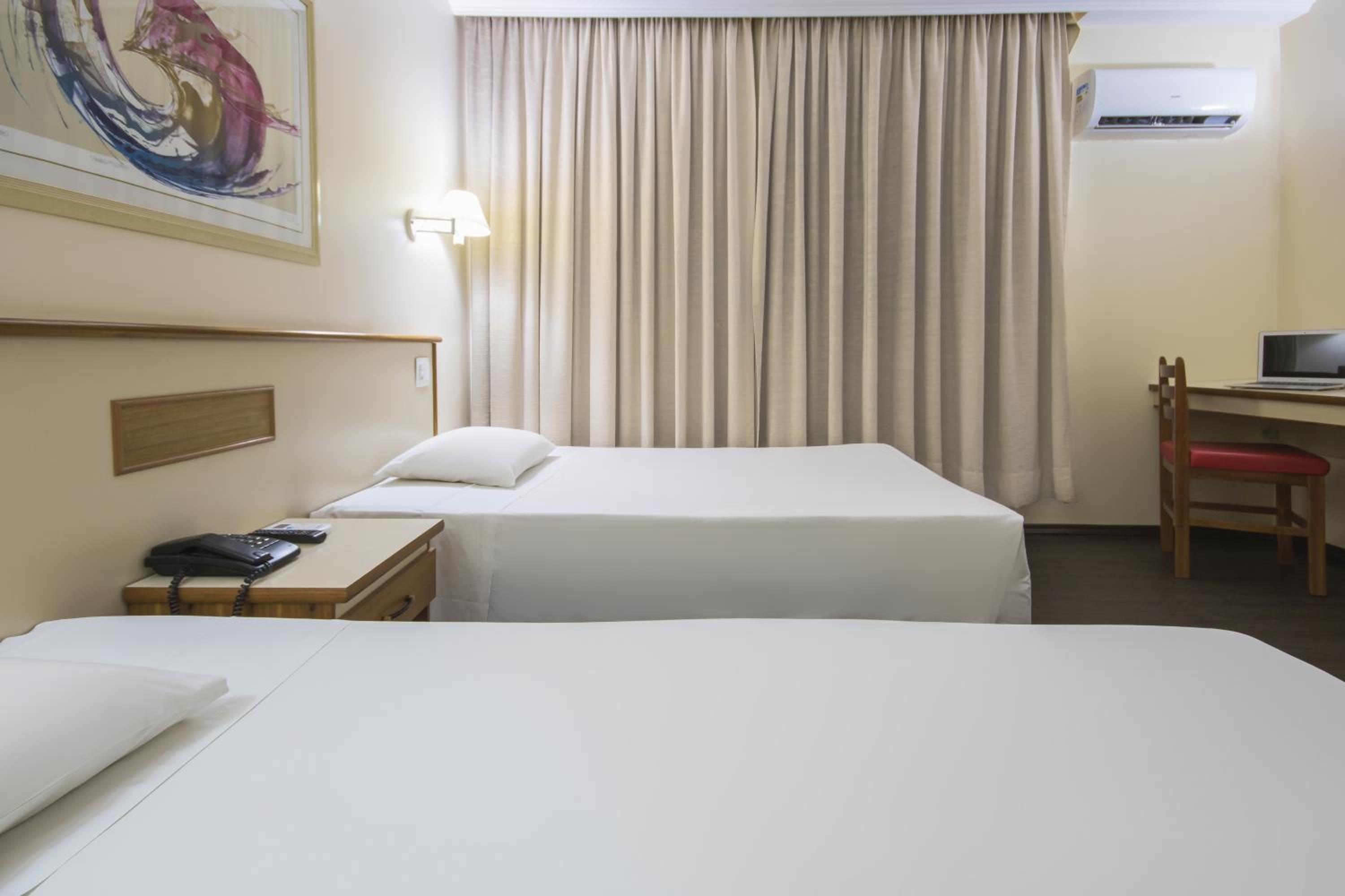 Deluxe Twin Room photo 3