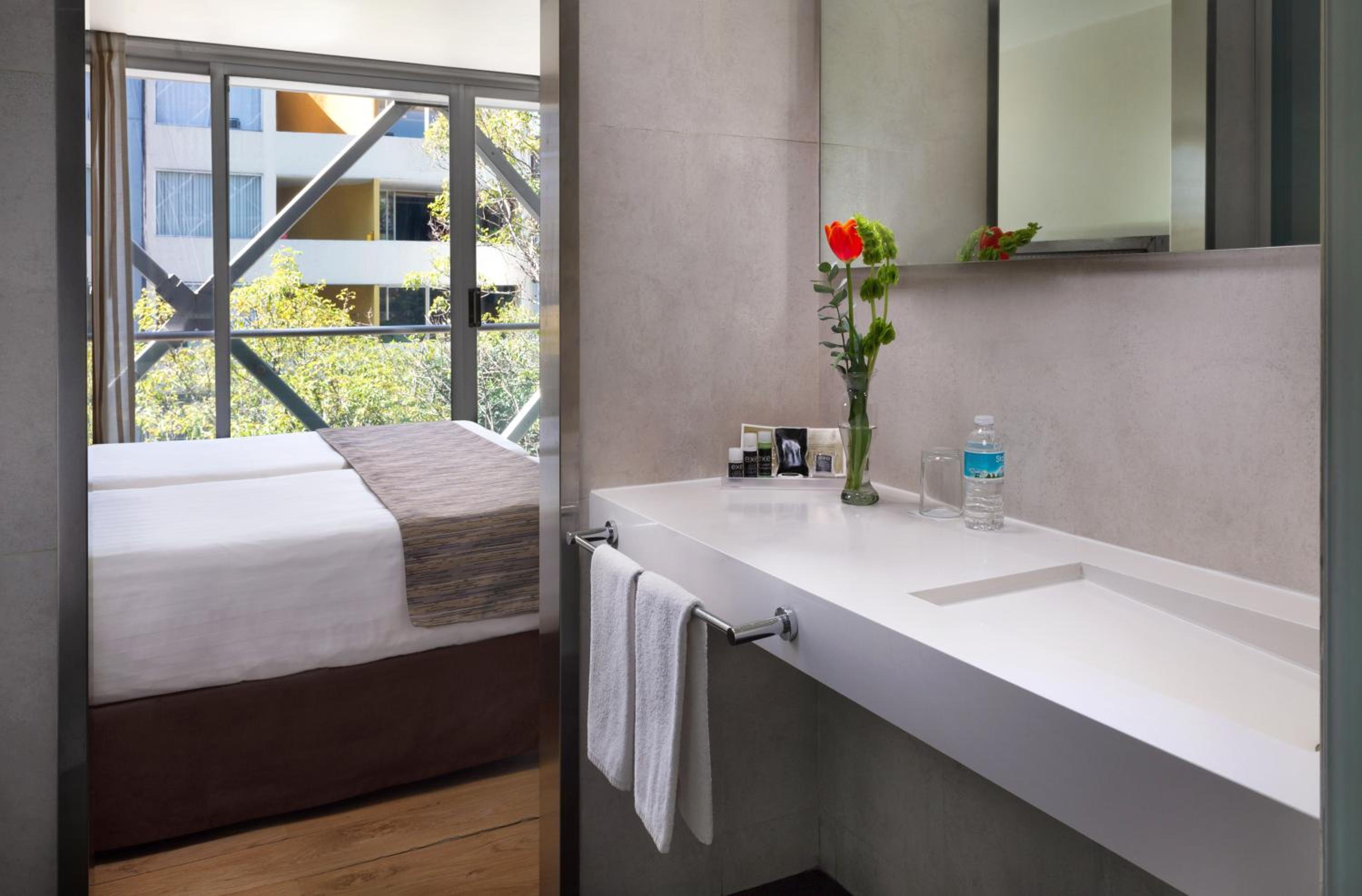 Junior Suite with Balcony - Photo 7