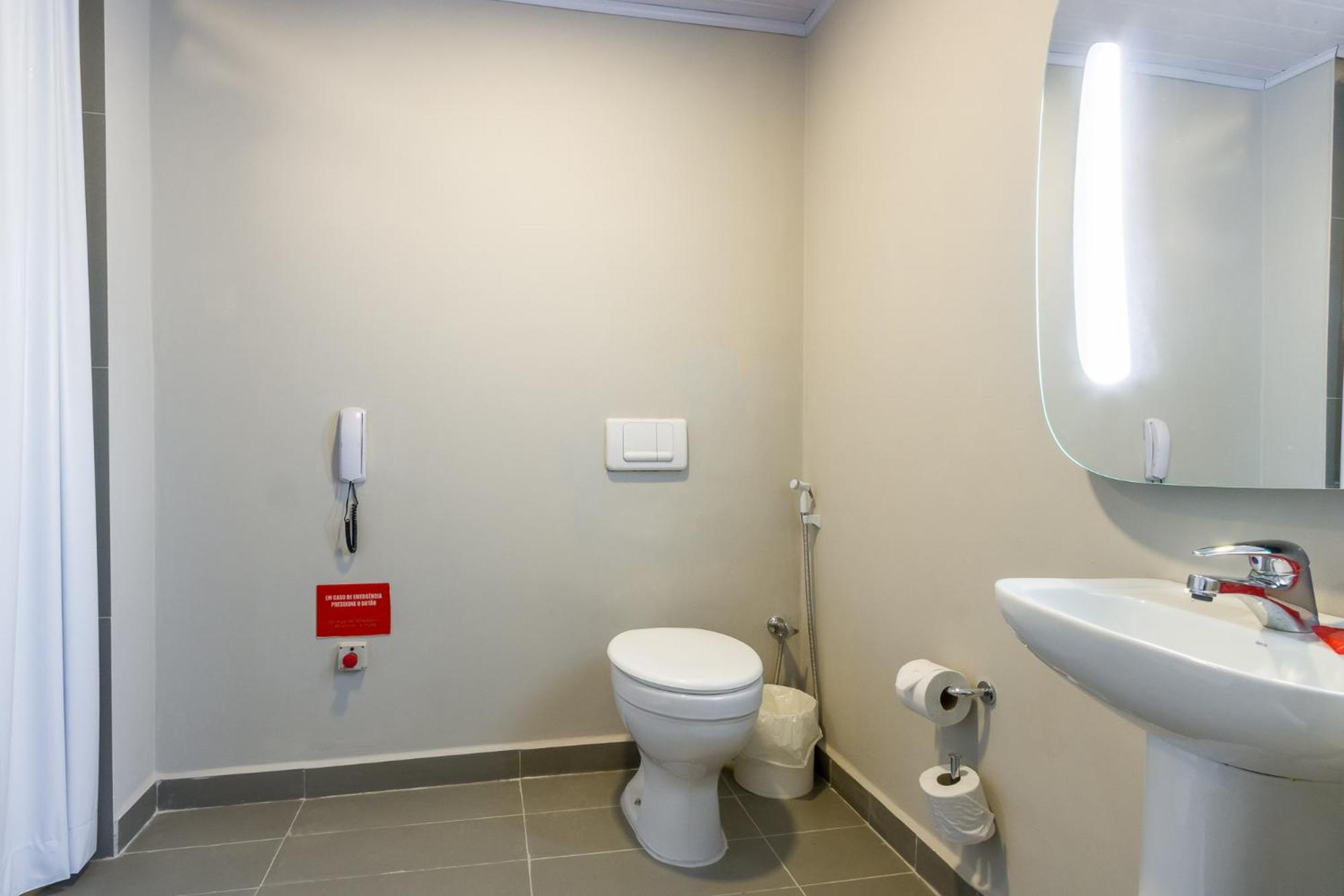 Standard Double Room - Disability Access - Photo 3