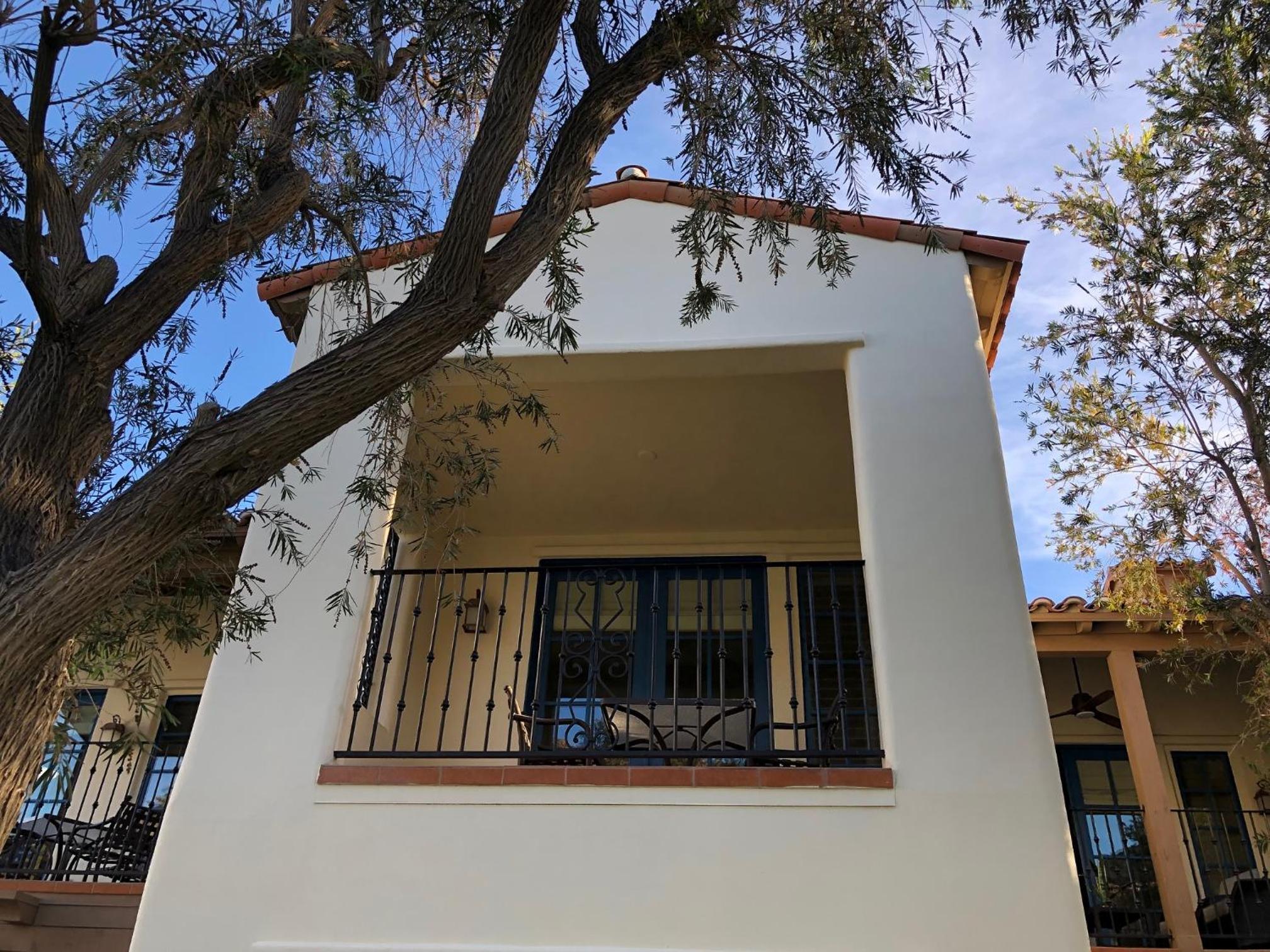King Suite with Balcony photo 3