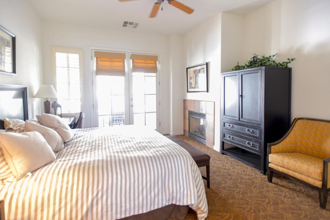 King Suite with Balcony photo 2