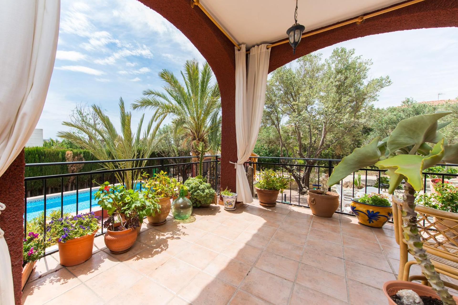 Villa photo 2