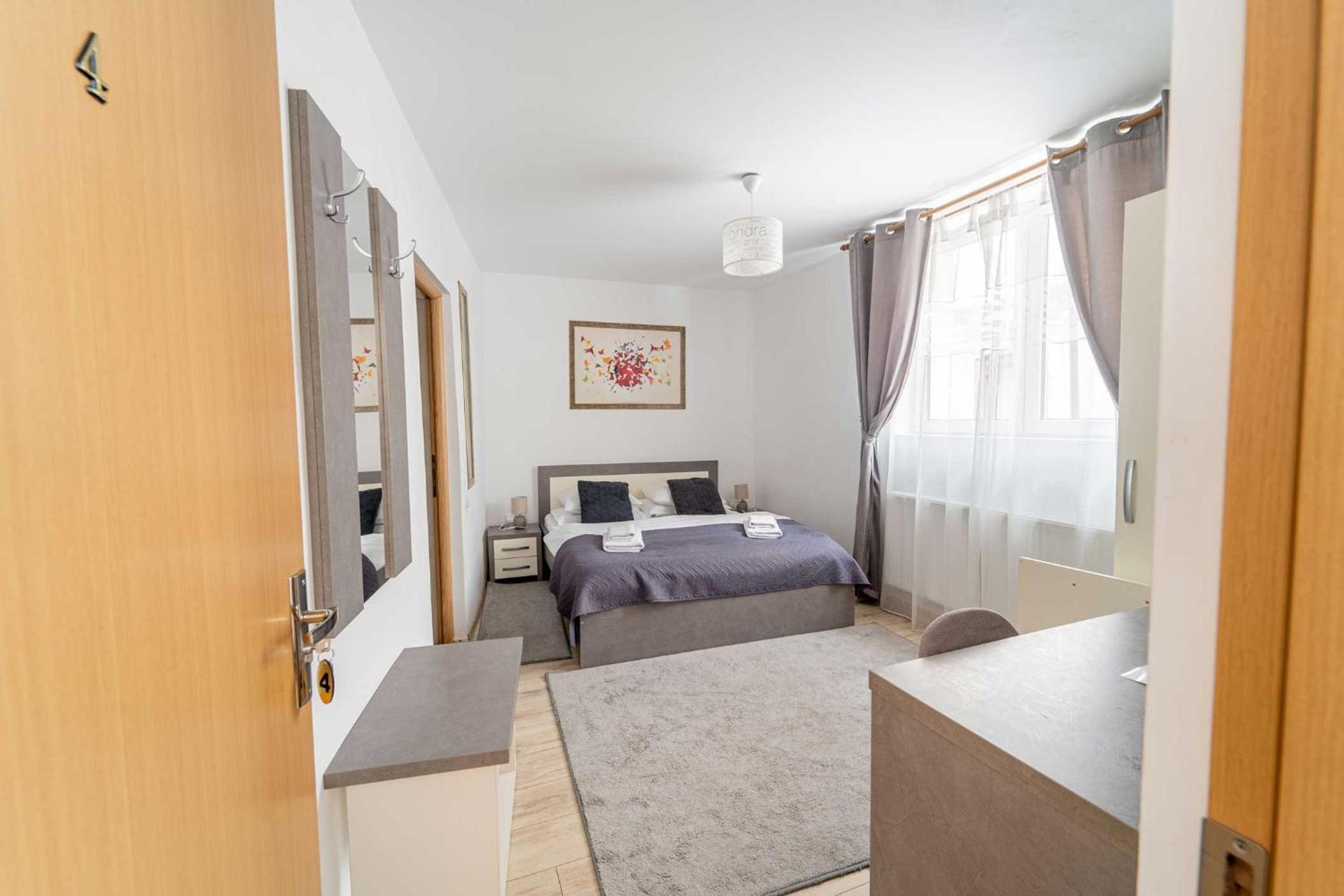 Deluxe King Room - Photo 5