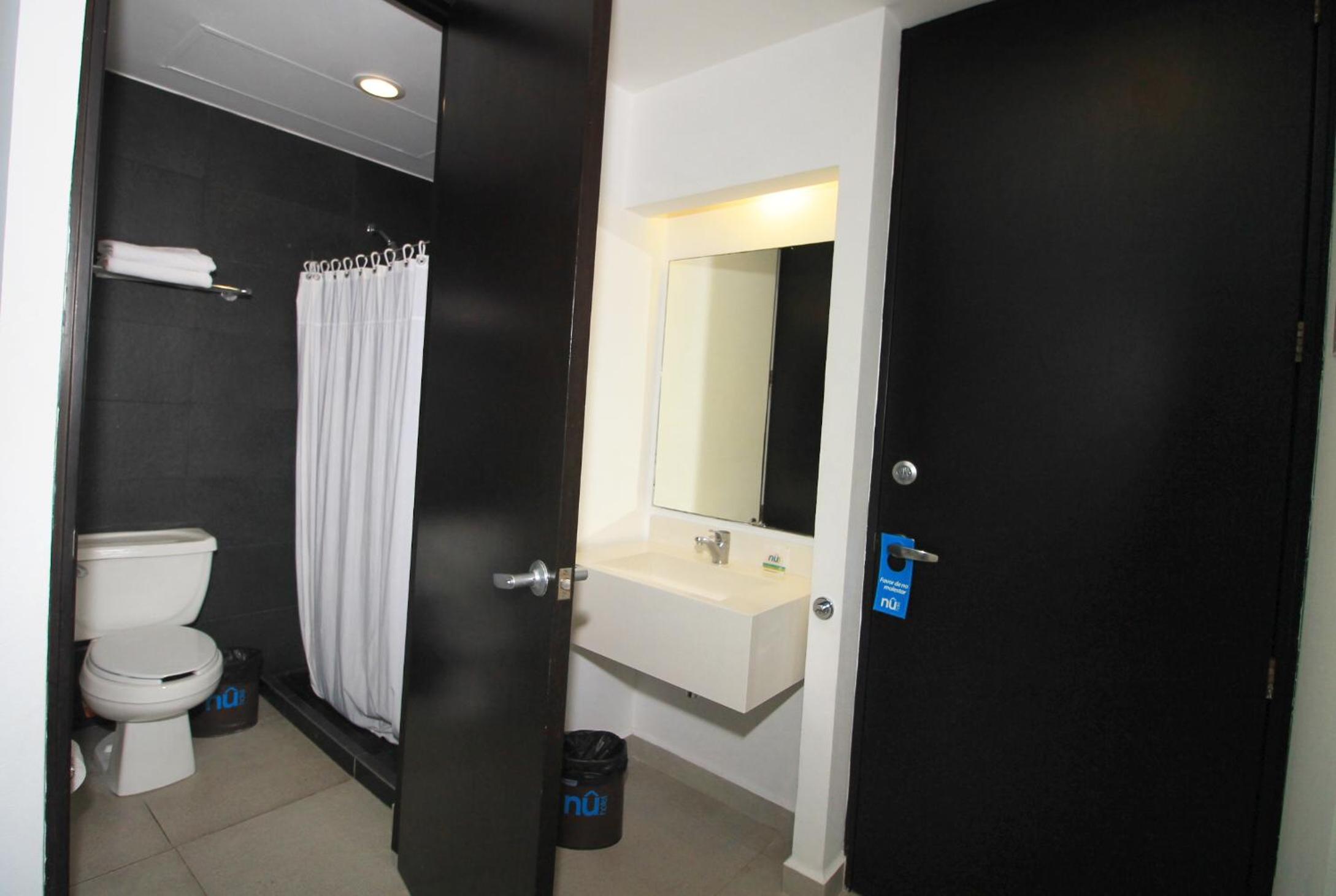 Standard Double Room - Photo 12
