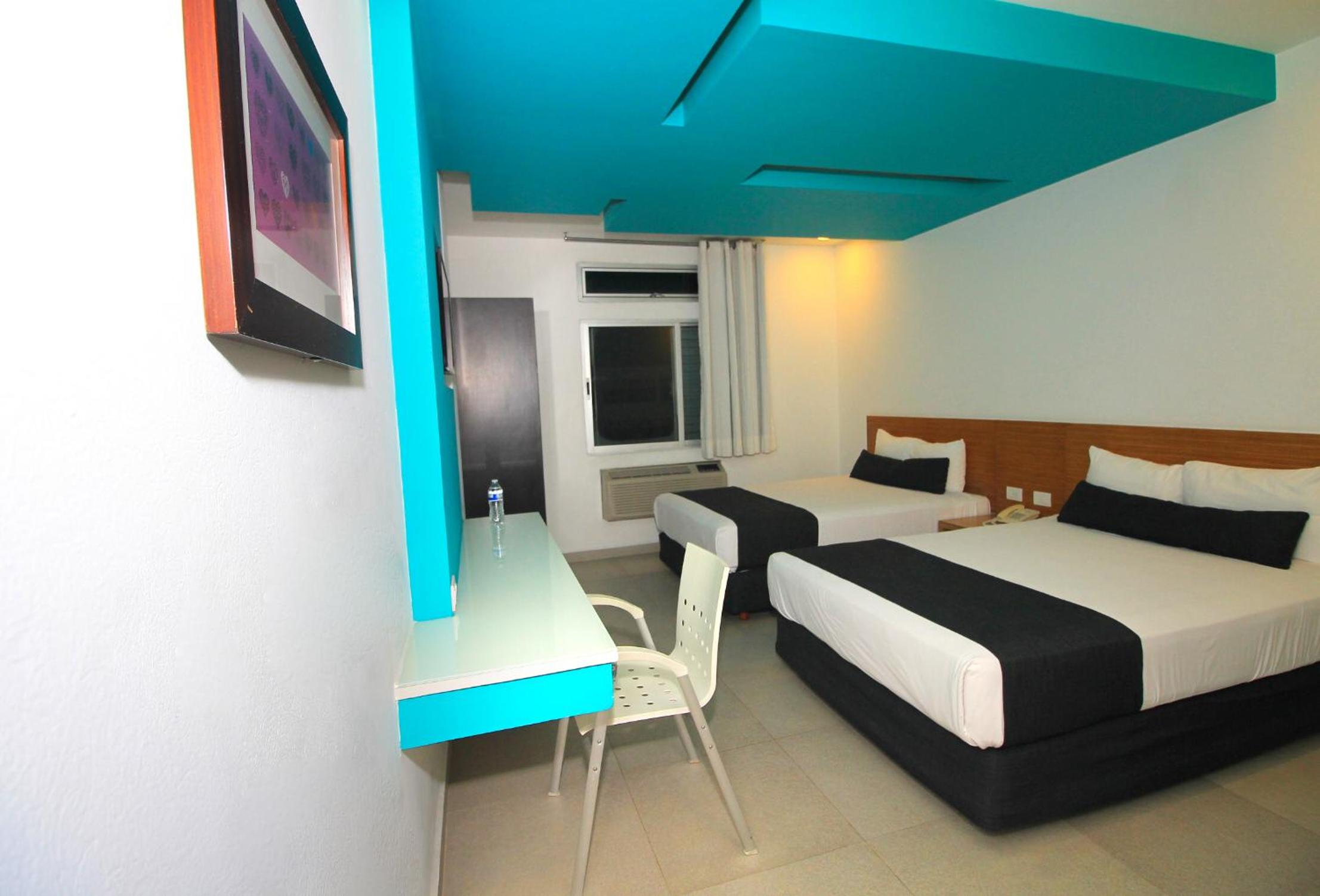 Double Room with Two Double Beds - Photo 11