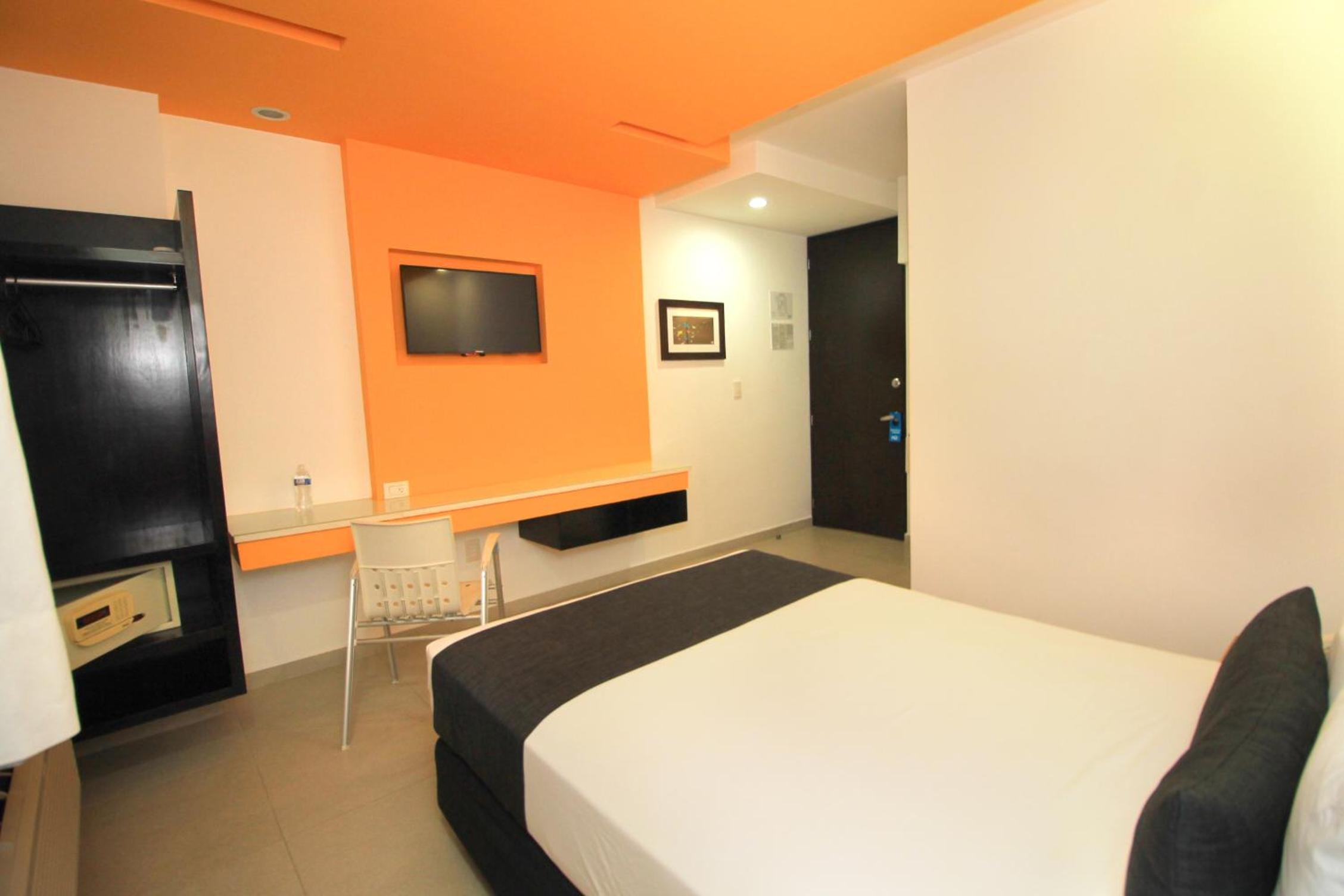 Standard Double Room - Photo 11
