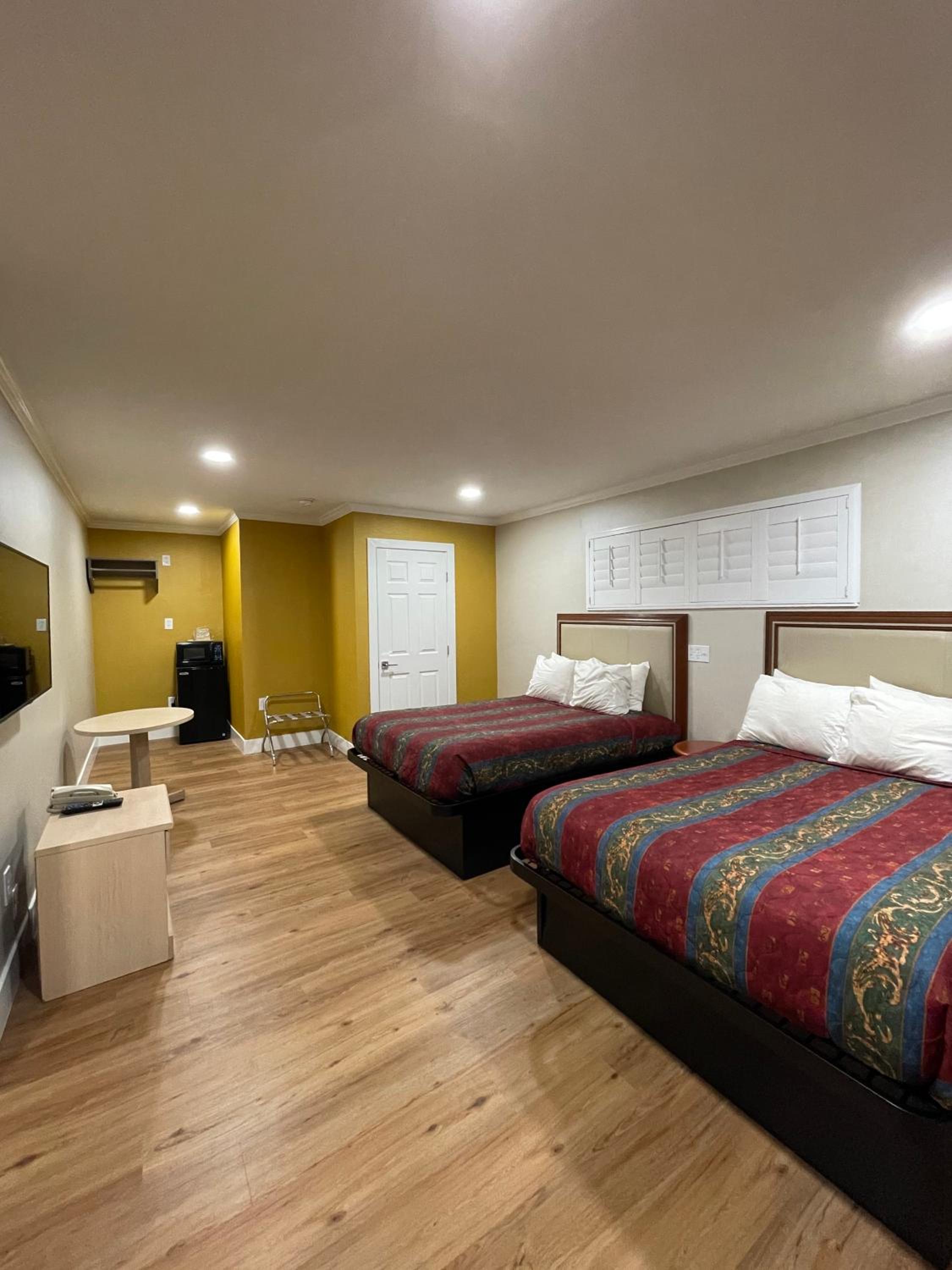 Double Room with Two Double Beds - Photo 1