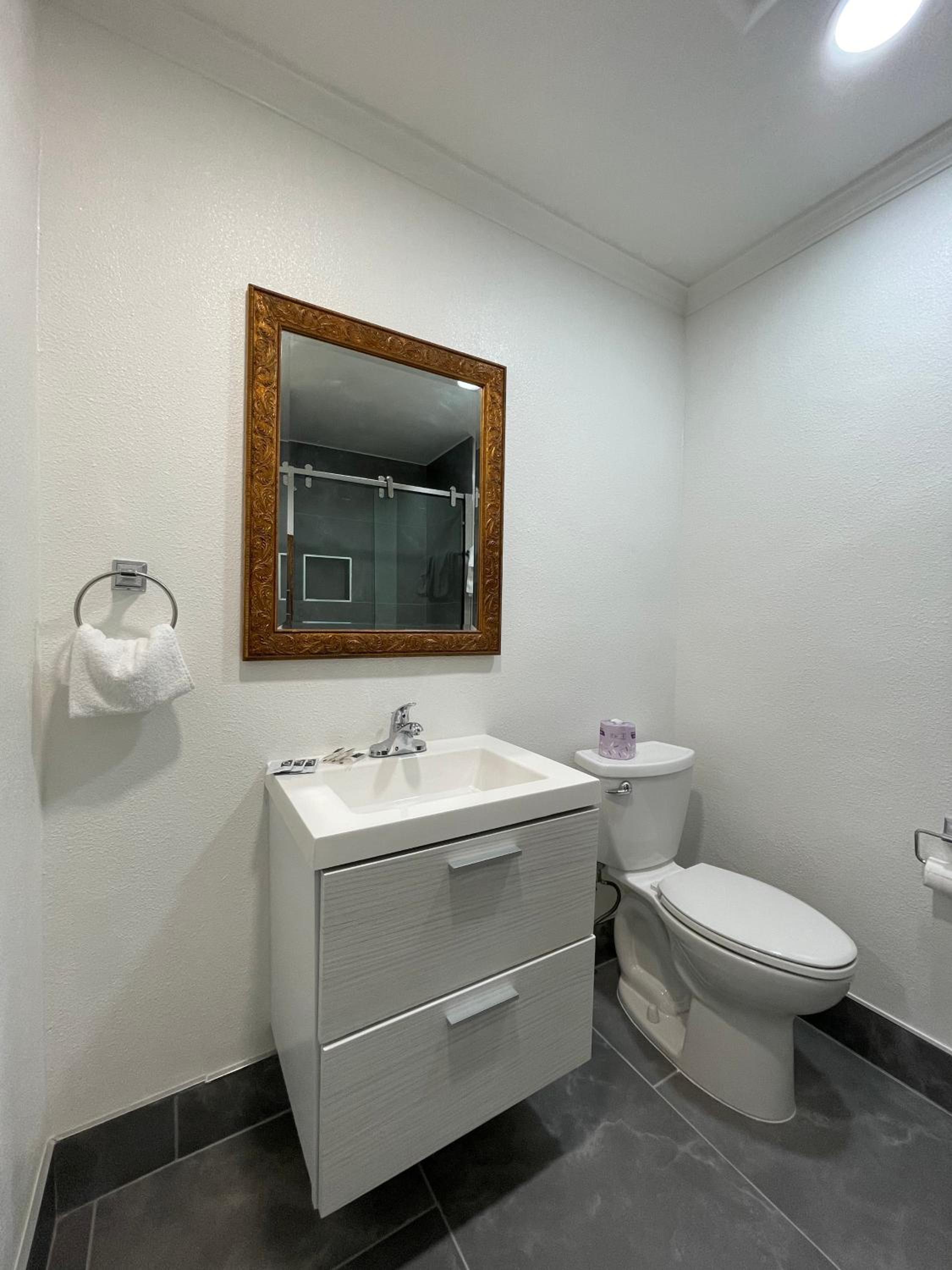 Double Room with Two Double Beds - Photo 7