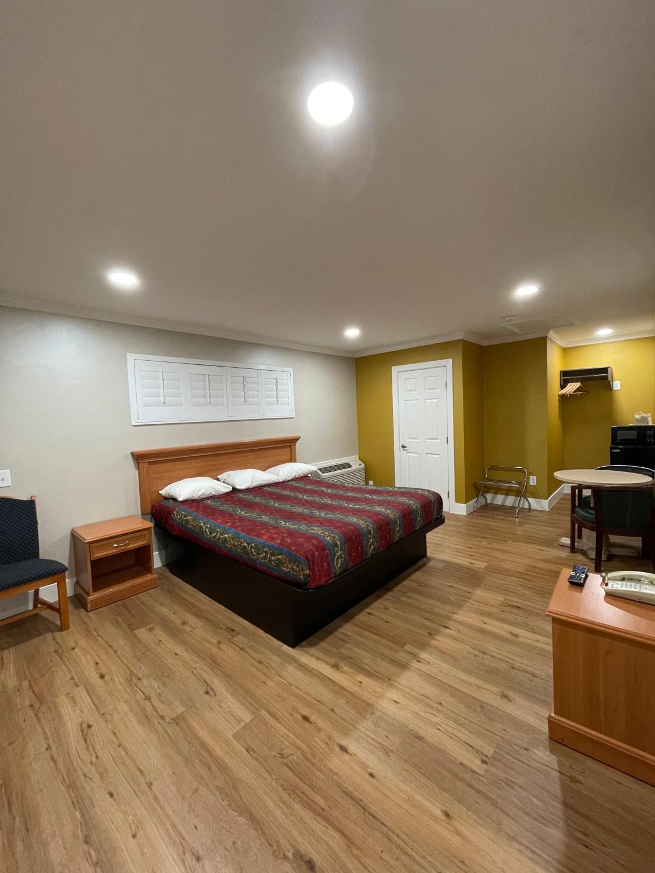 Queen Room - Photo 2