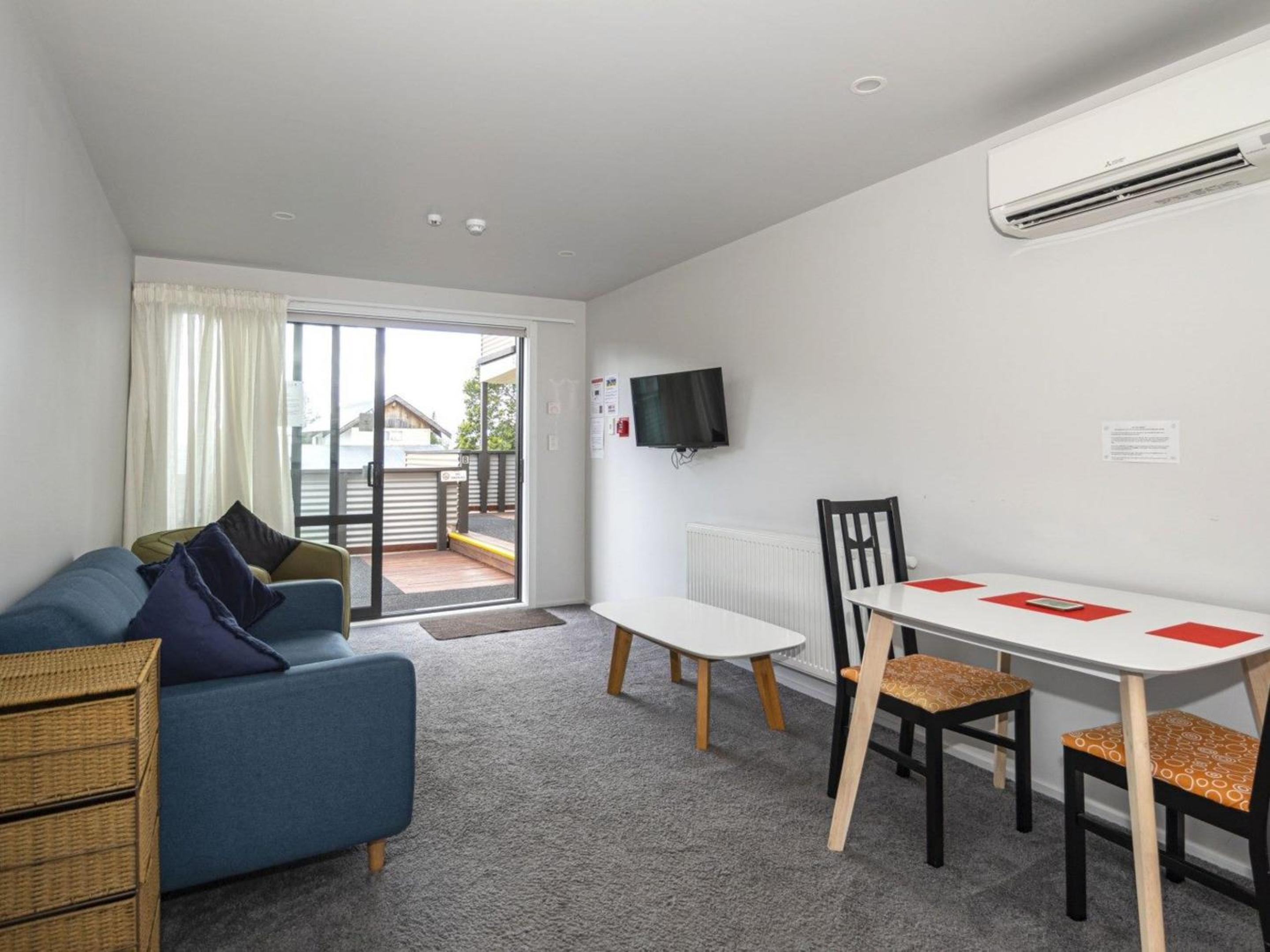 One-Bedroom Apartment - Adults Only  photo 3