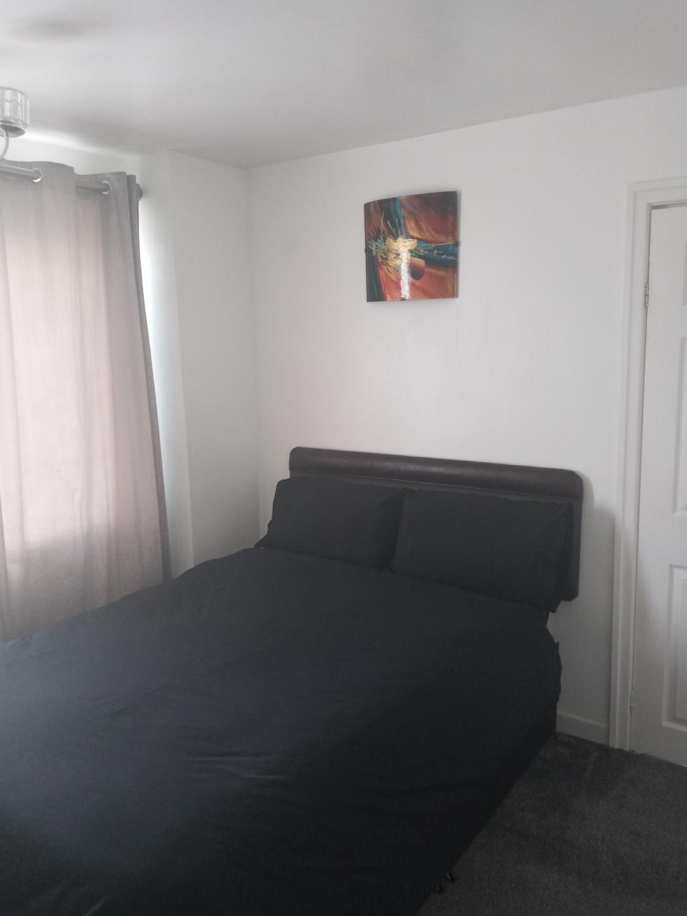 Three-Bedroom House photo 3
