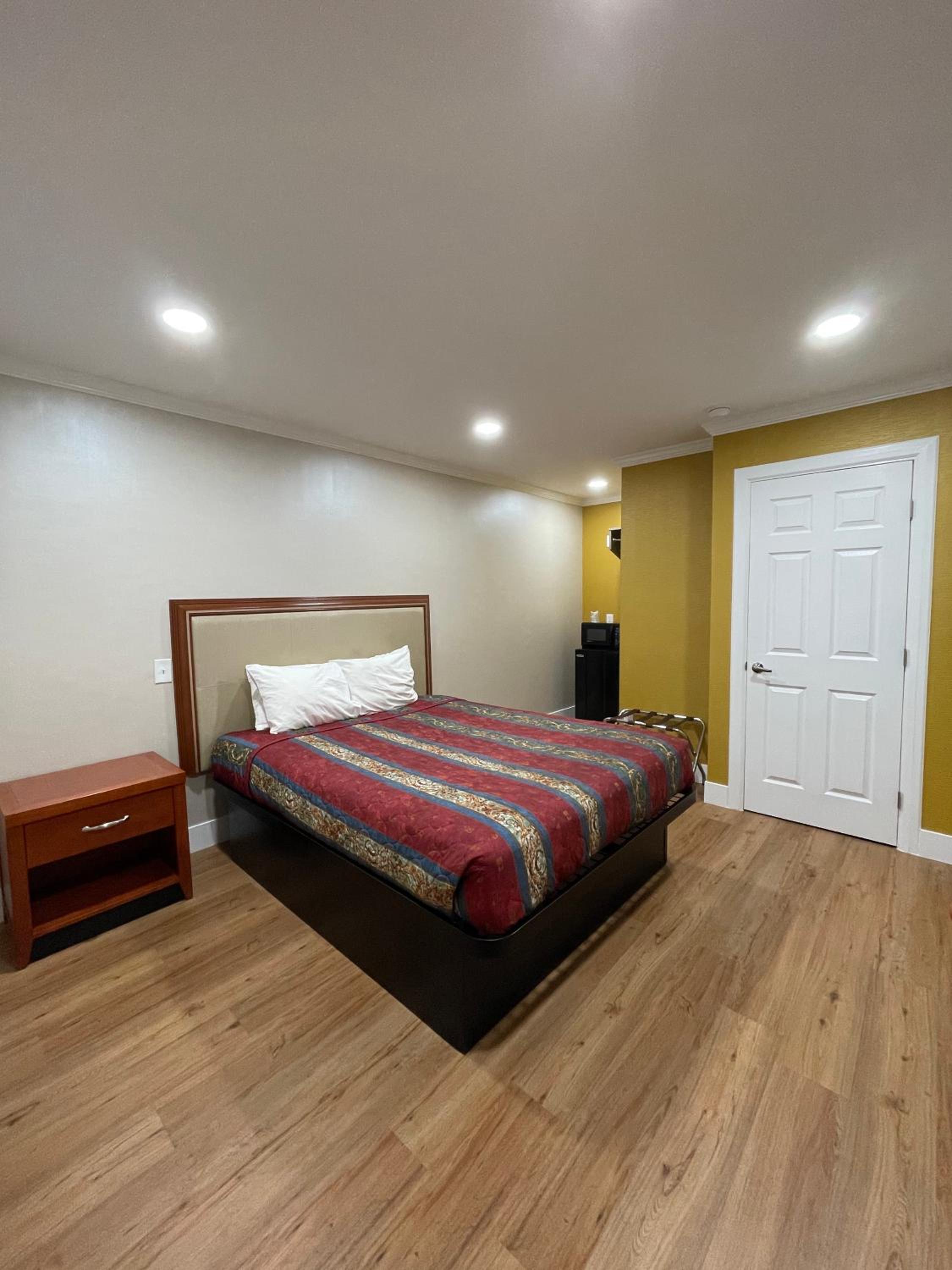 Queen Room - Photo 1