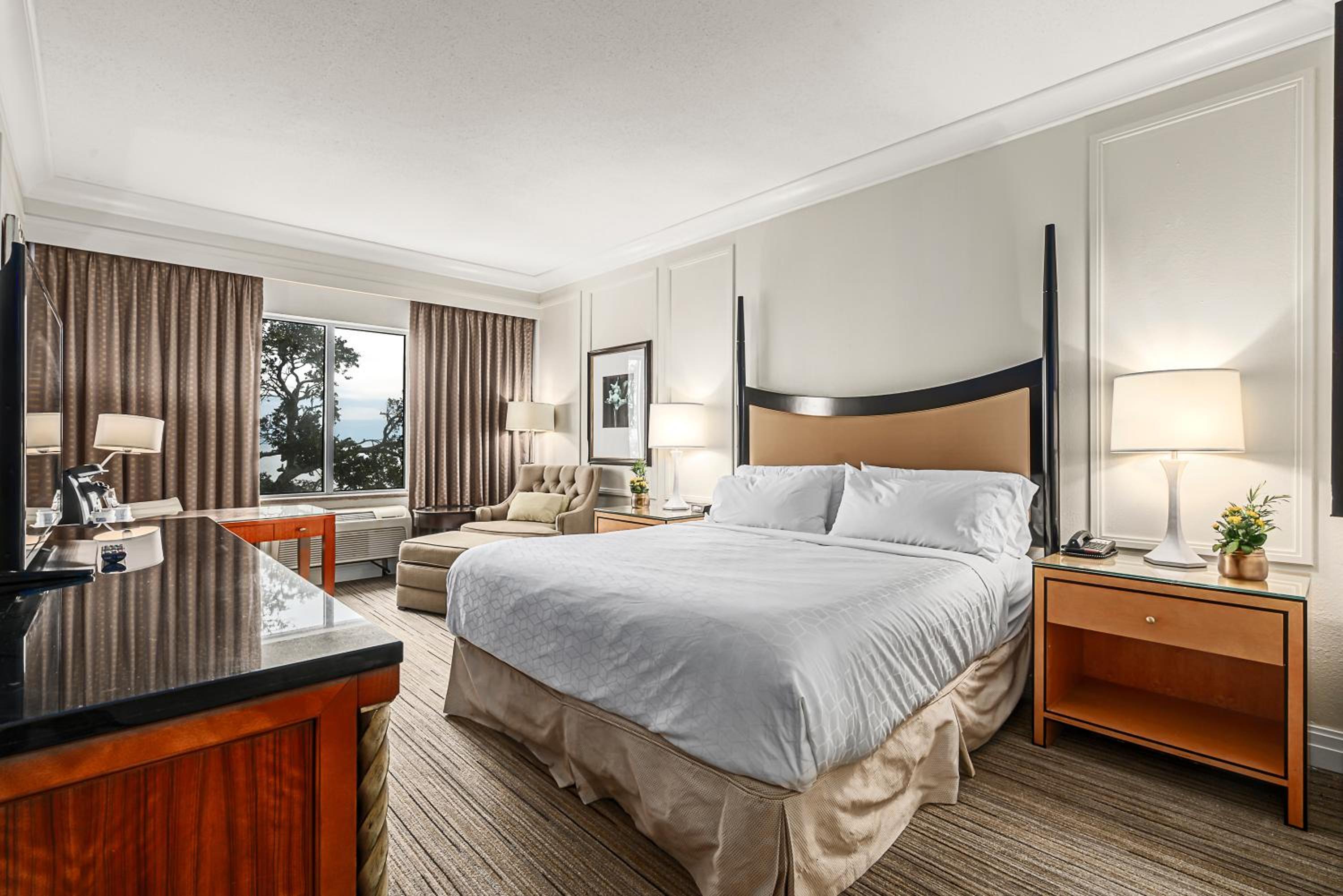 1 King Bed Gulfside photo 1