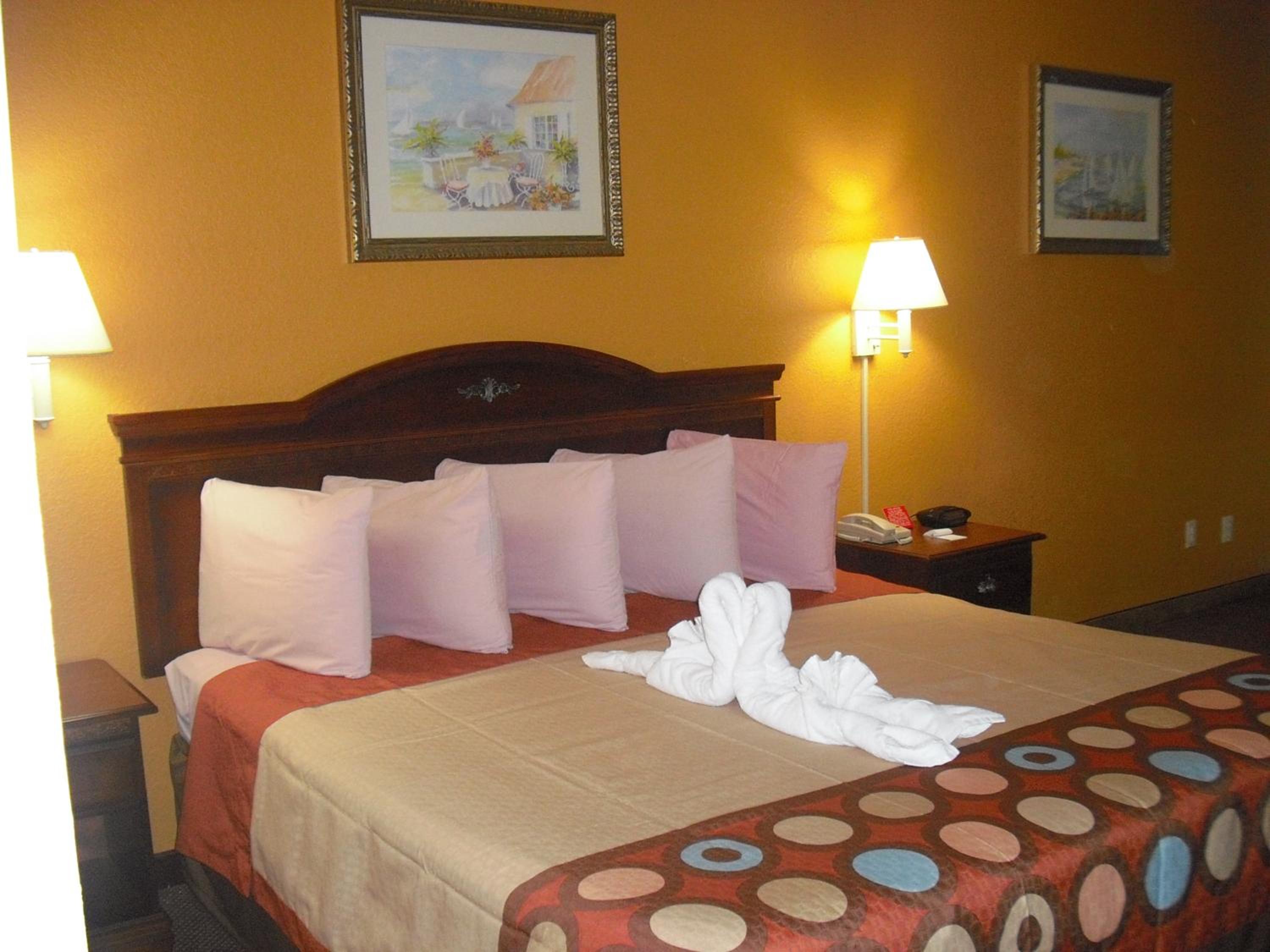 King Room - Non-Smoking - Photo 1