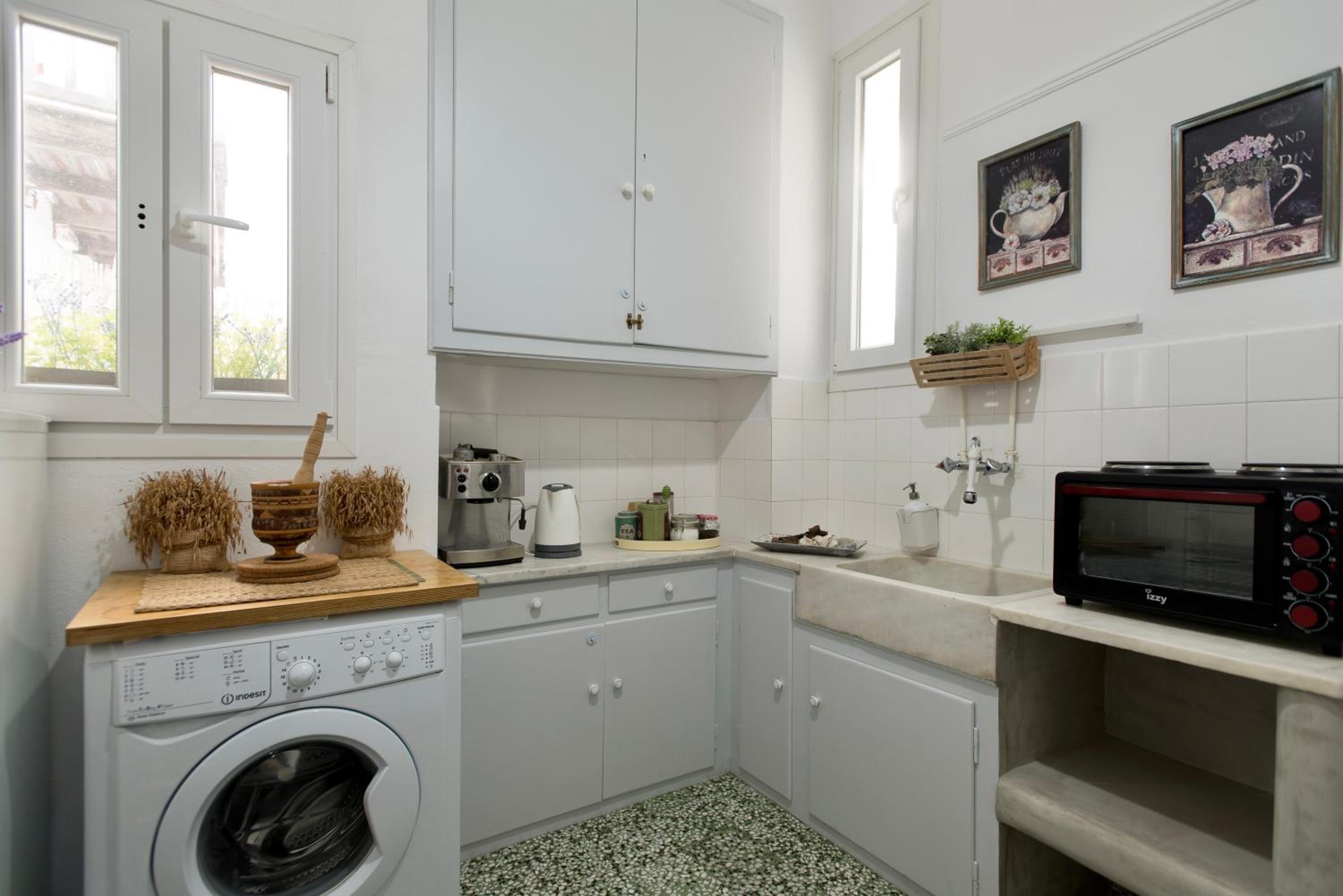Two-Bedroom Townhouse - Photo 9