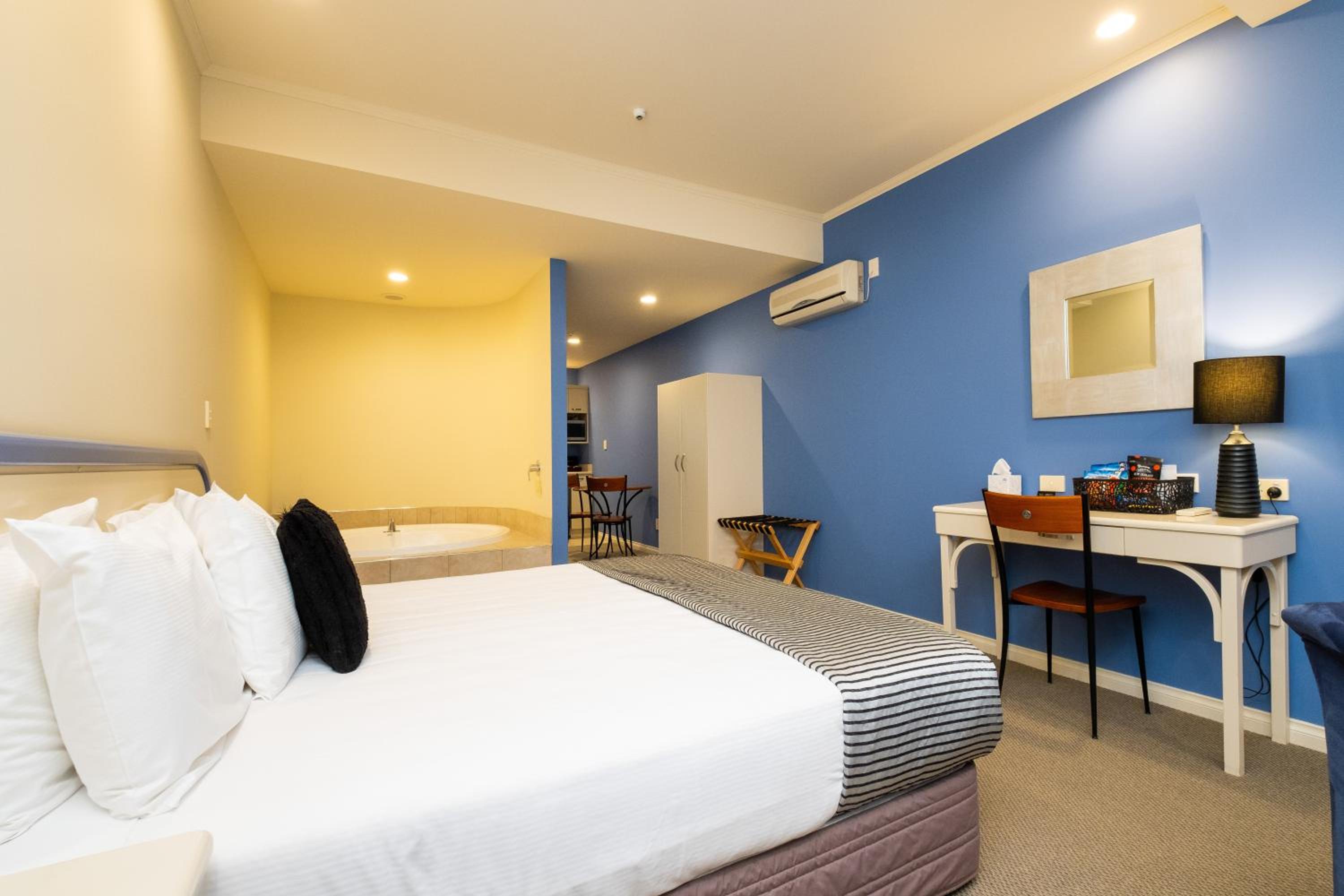 Ground floor Spa Suite photo 3