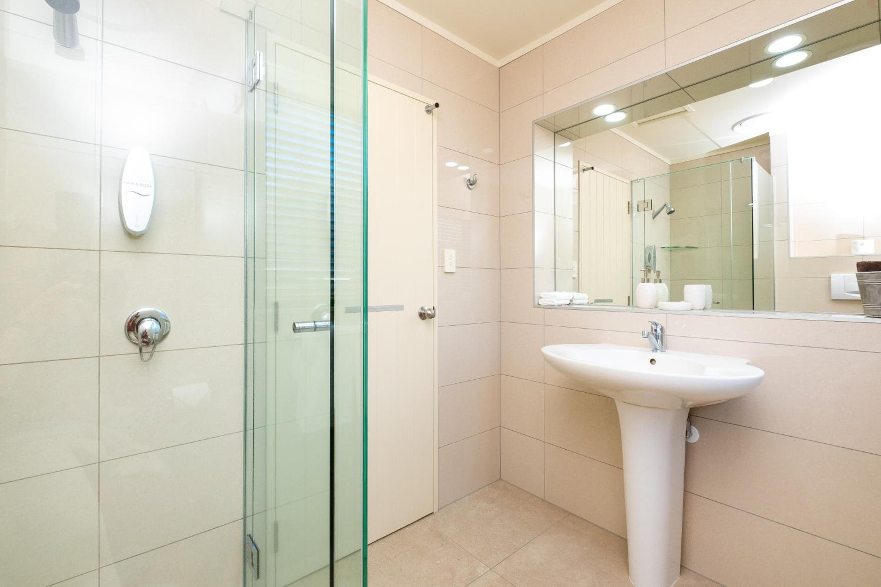 Executive Suite with Spa Bath photo 2