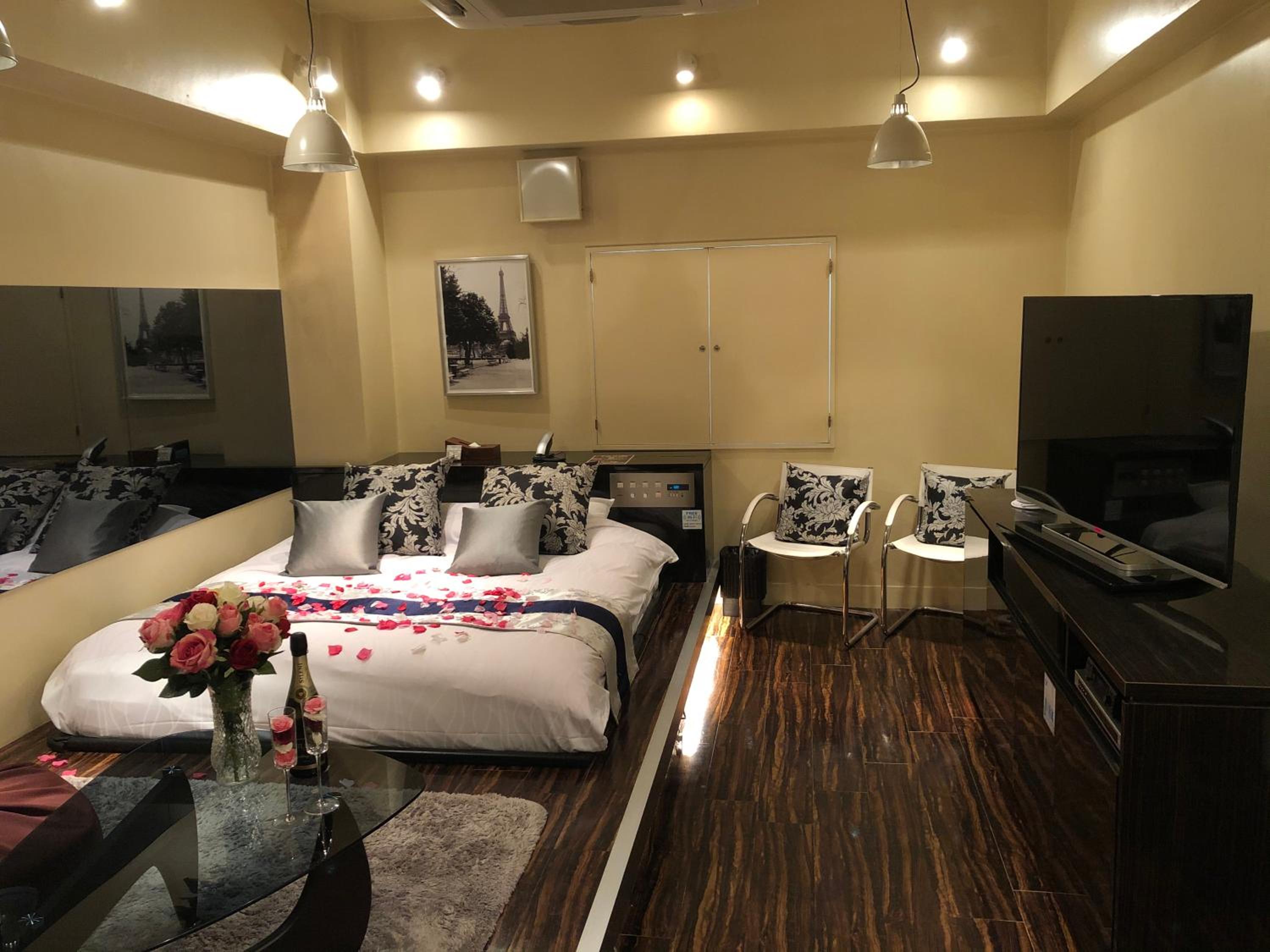 Standard Double Room - Photo 10