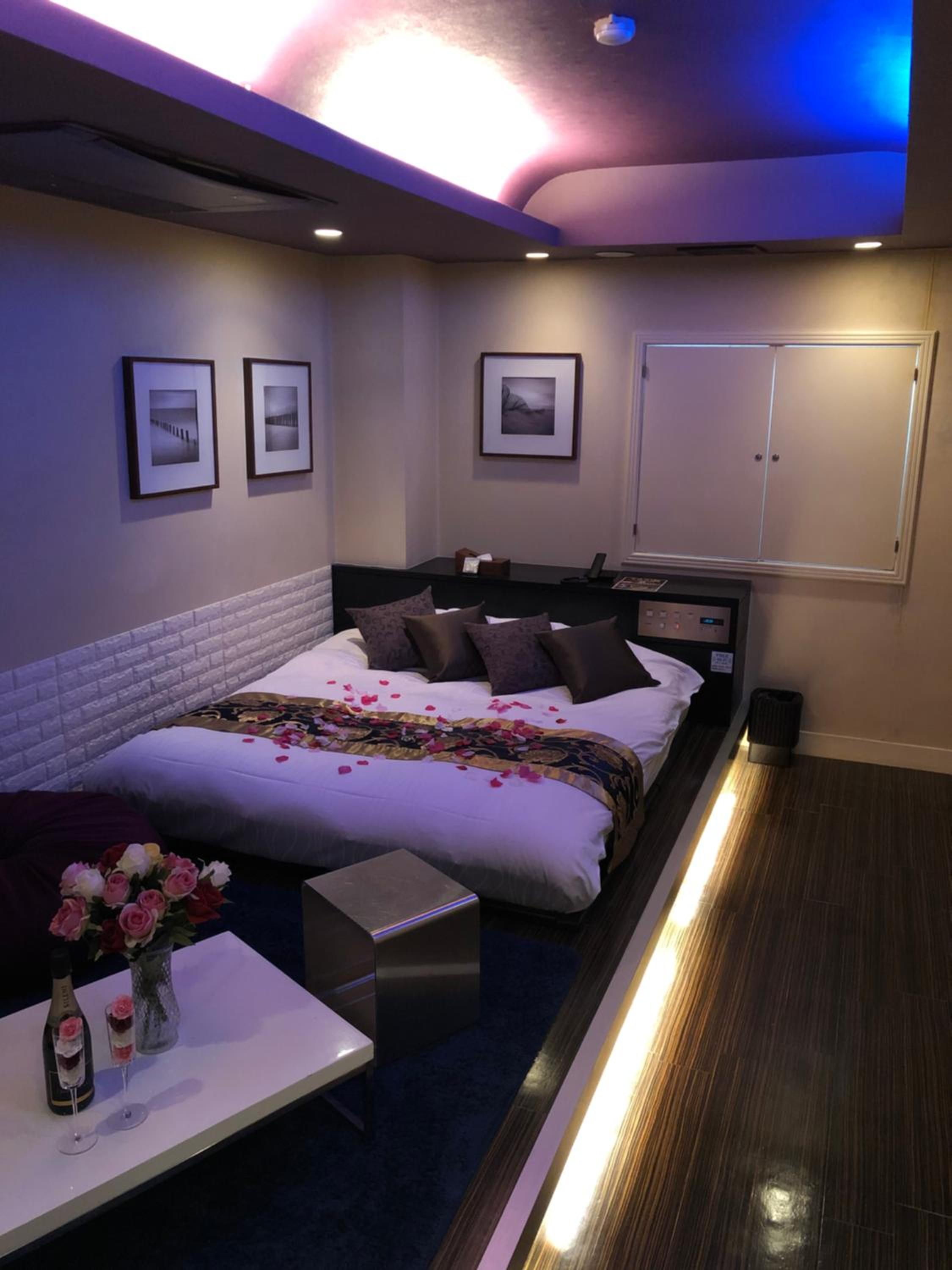 Standard Double Room - Photo 11