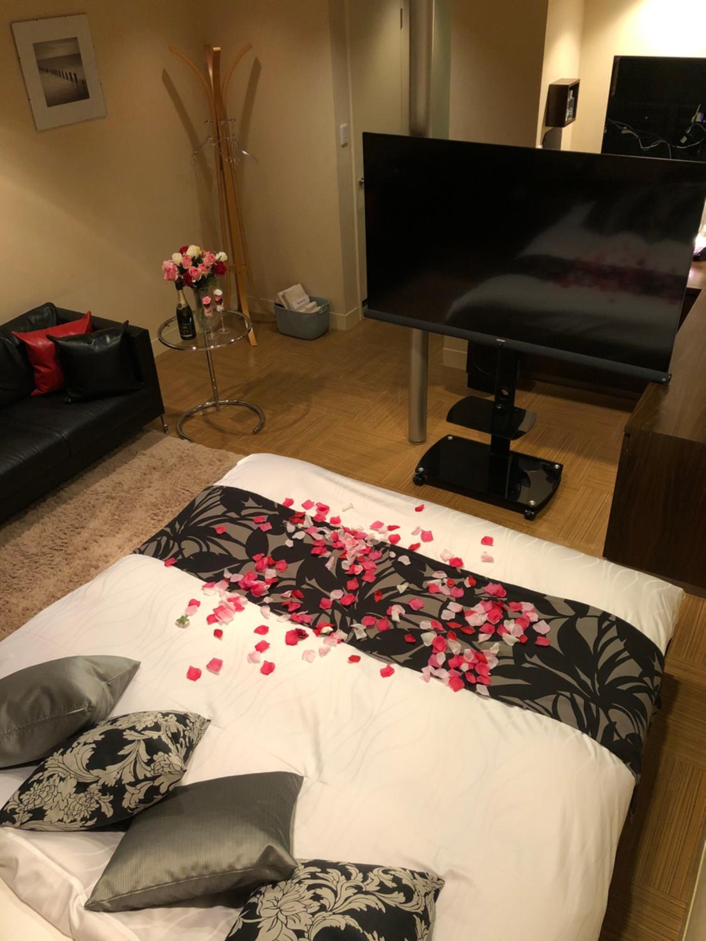 Standard Double Room - Photo 9