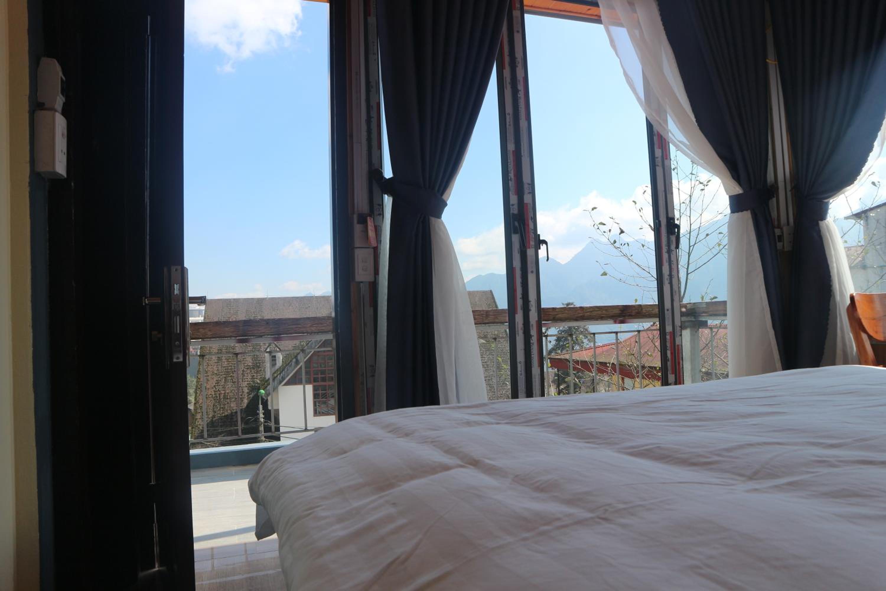 King Room with Mountain View photo 3