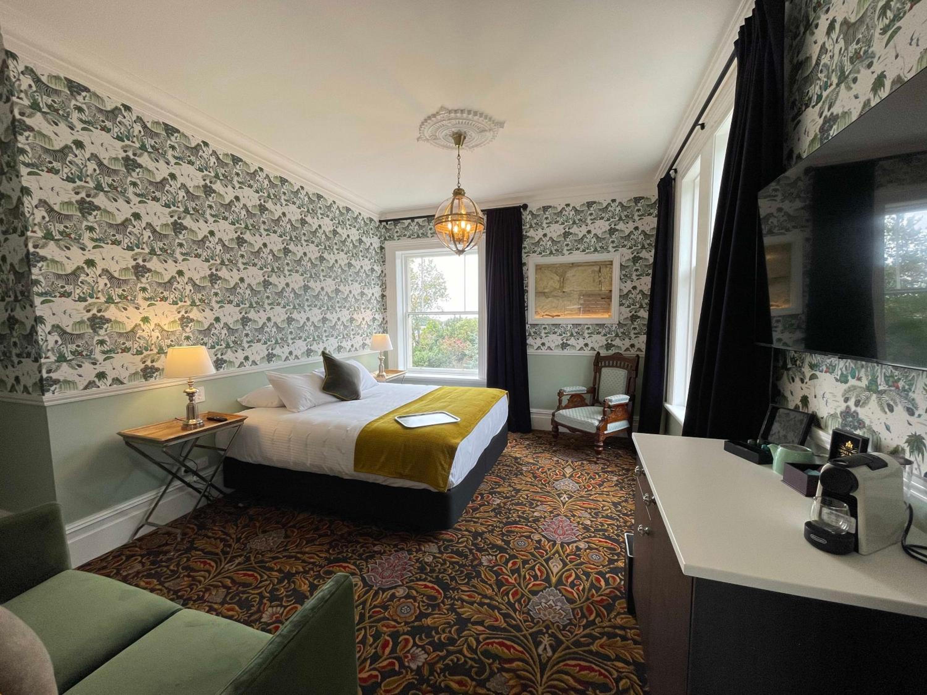 Superior King or Twin Room - Photo 12