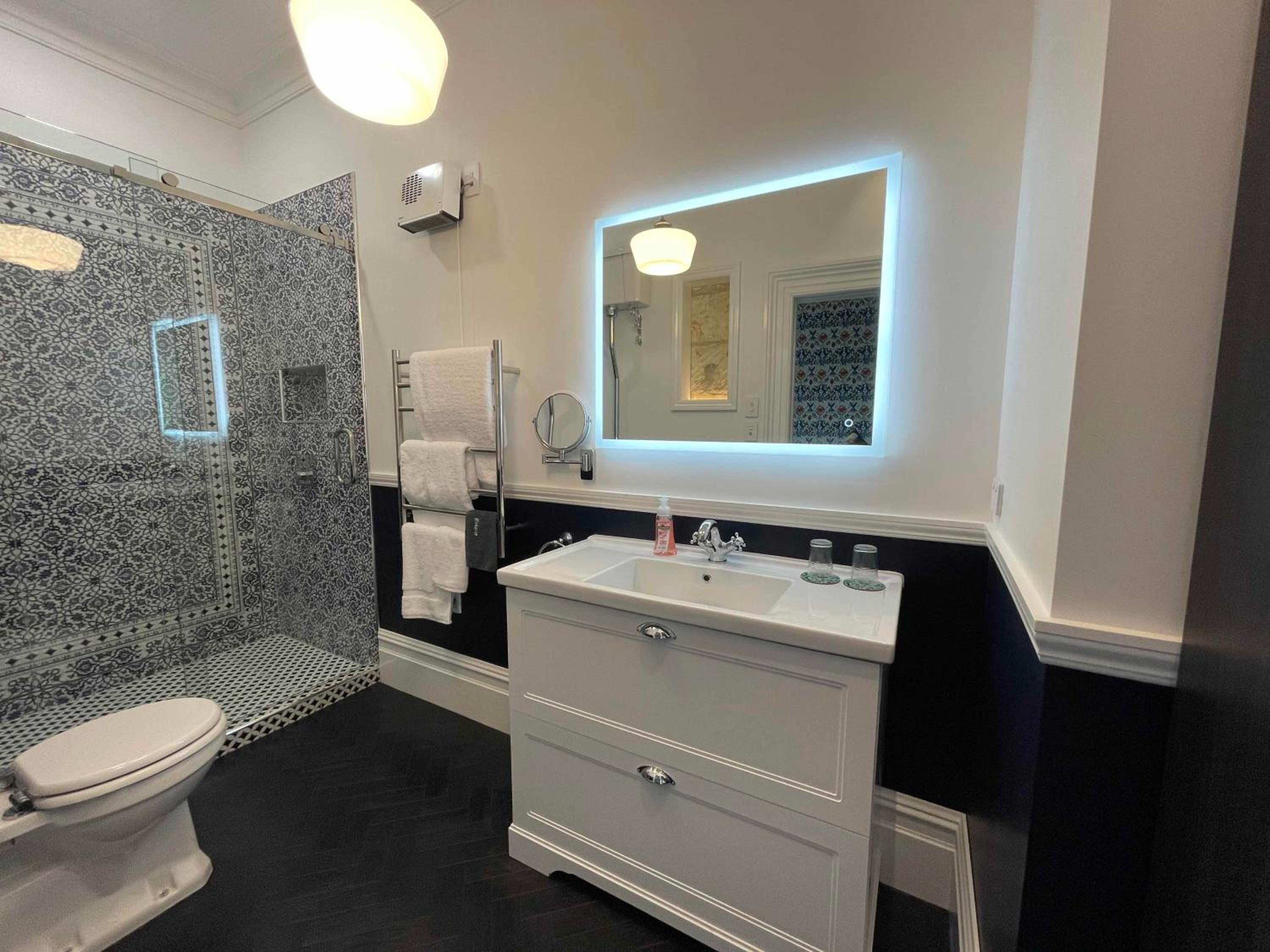 Deluxe Double or Twin Room with Balcony - Photo 5