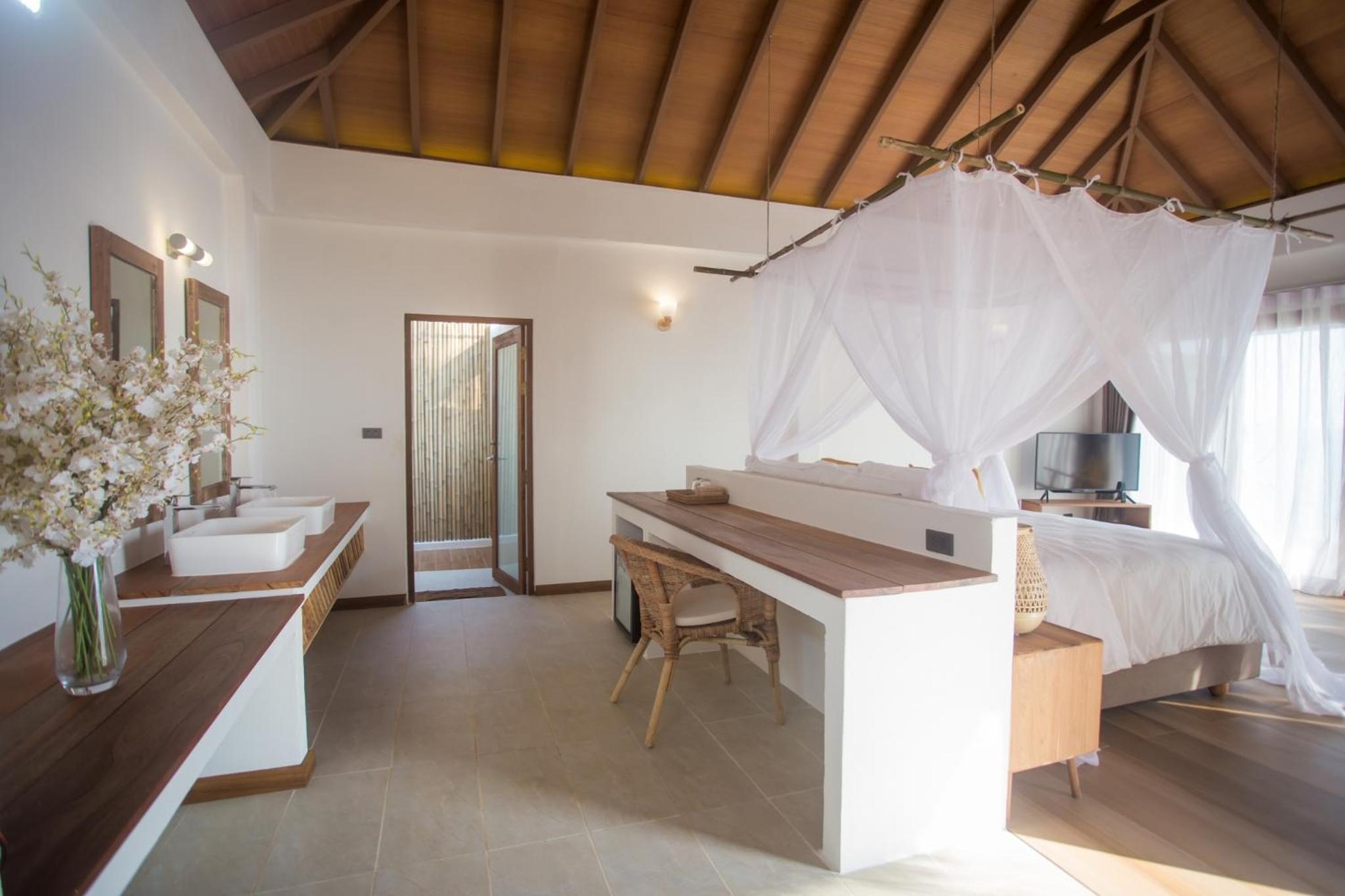King Suite with Sea View - Photo 2
