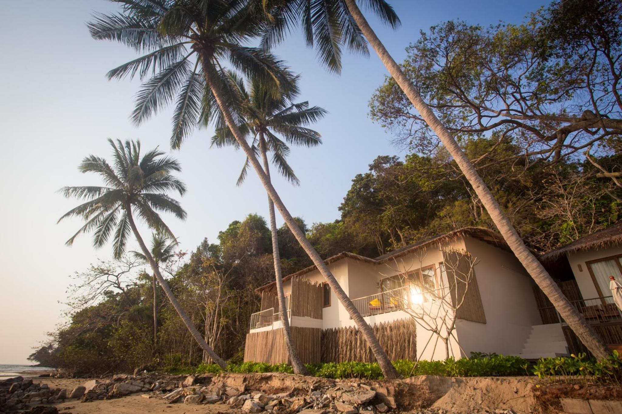 Villa - Beach Front - Photo 2