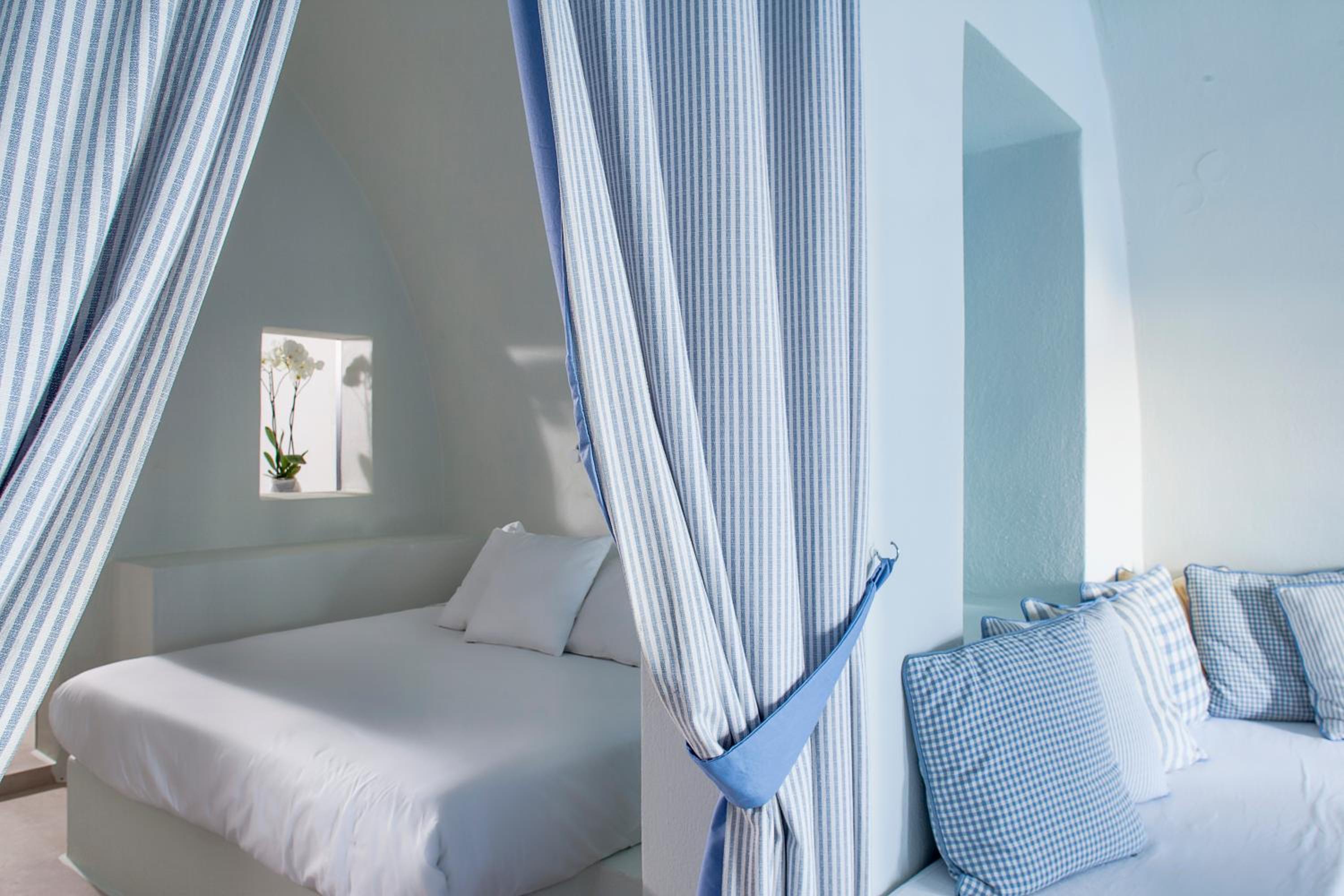 Master Suite with Private Pool and Caldera View photo 3