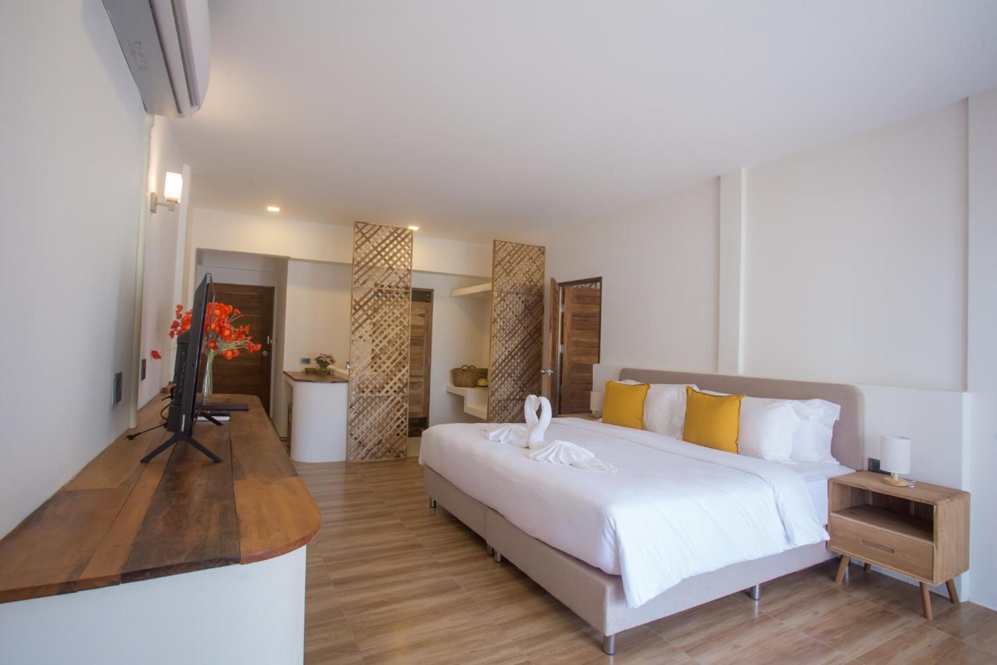 Deluxe Double Room with Balcony and Sea View - Photo 5