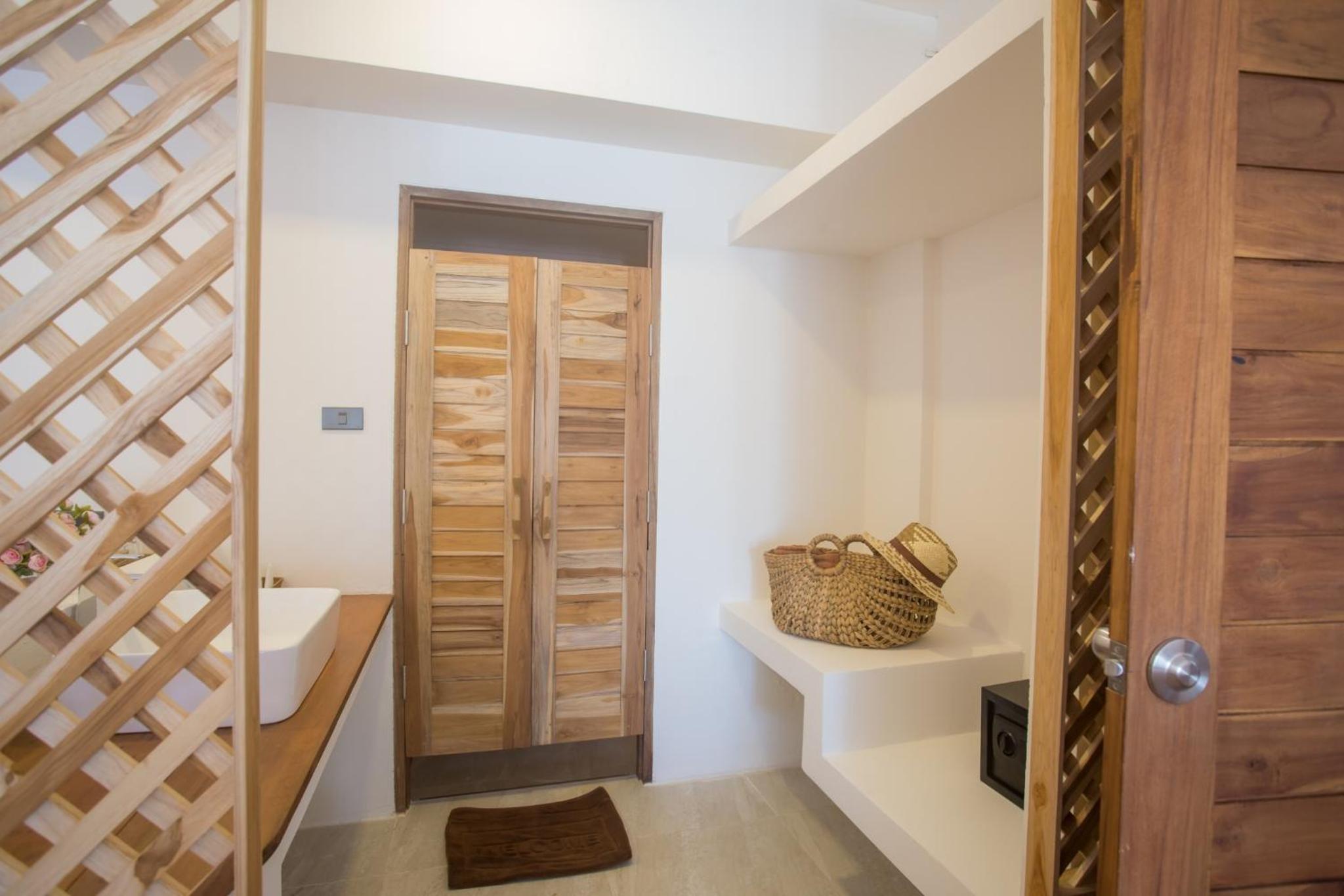 Deluxe Double Room with Balcony and Sea View - Photo 4