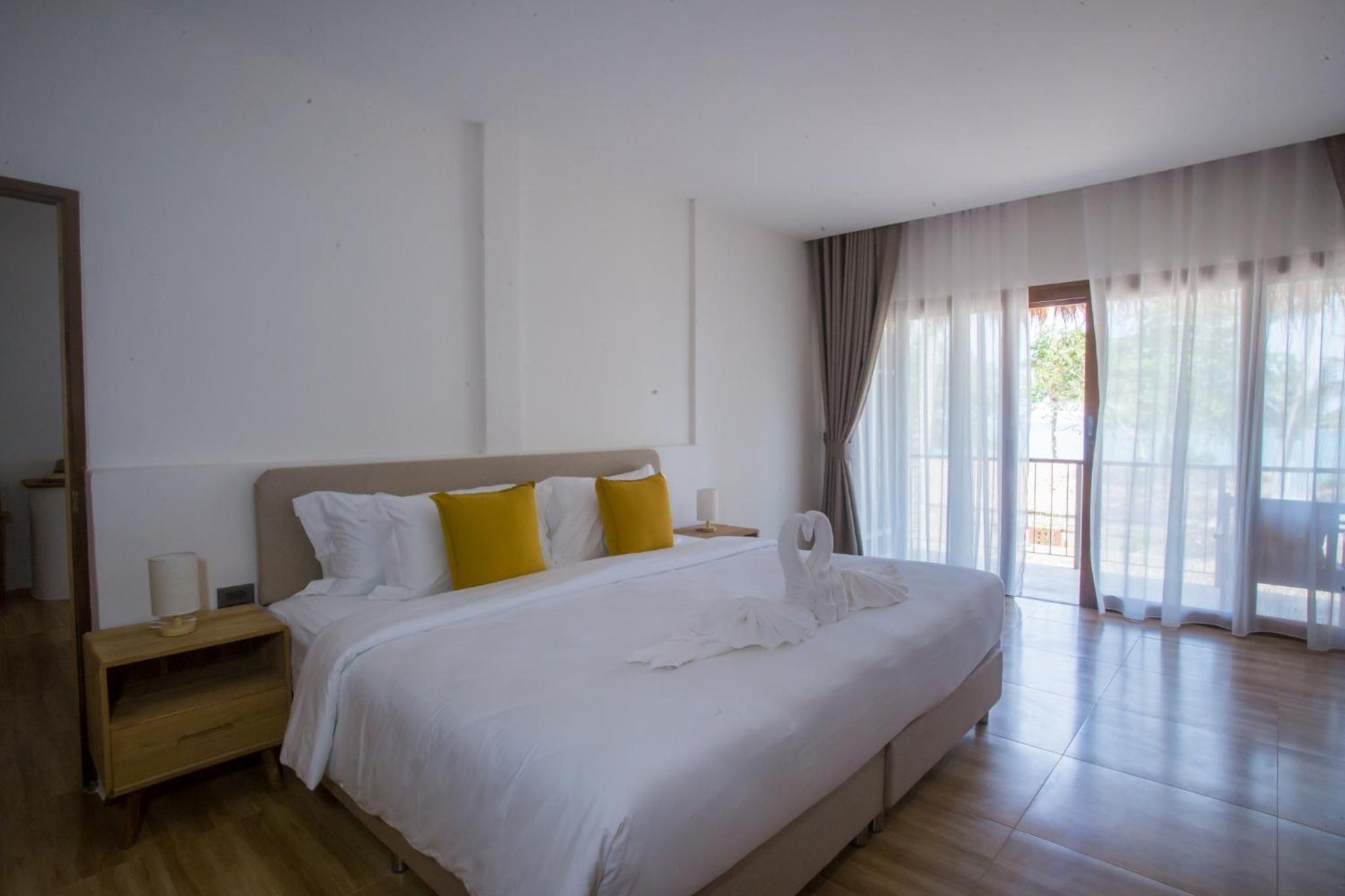 Deluxe Double Room with Balcony and Sea View - Photo 3